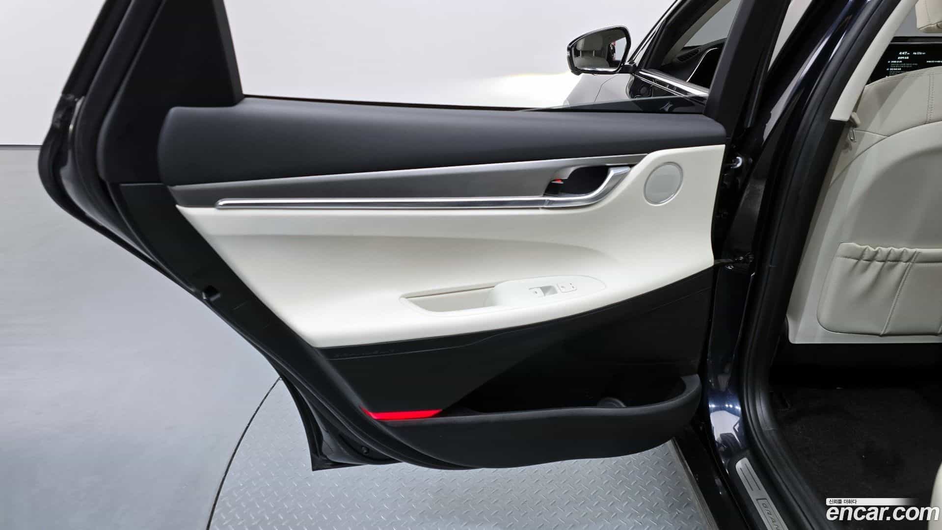 Grandeur Hyundai 2022.1-INNER-035