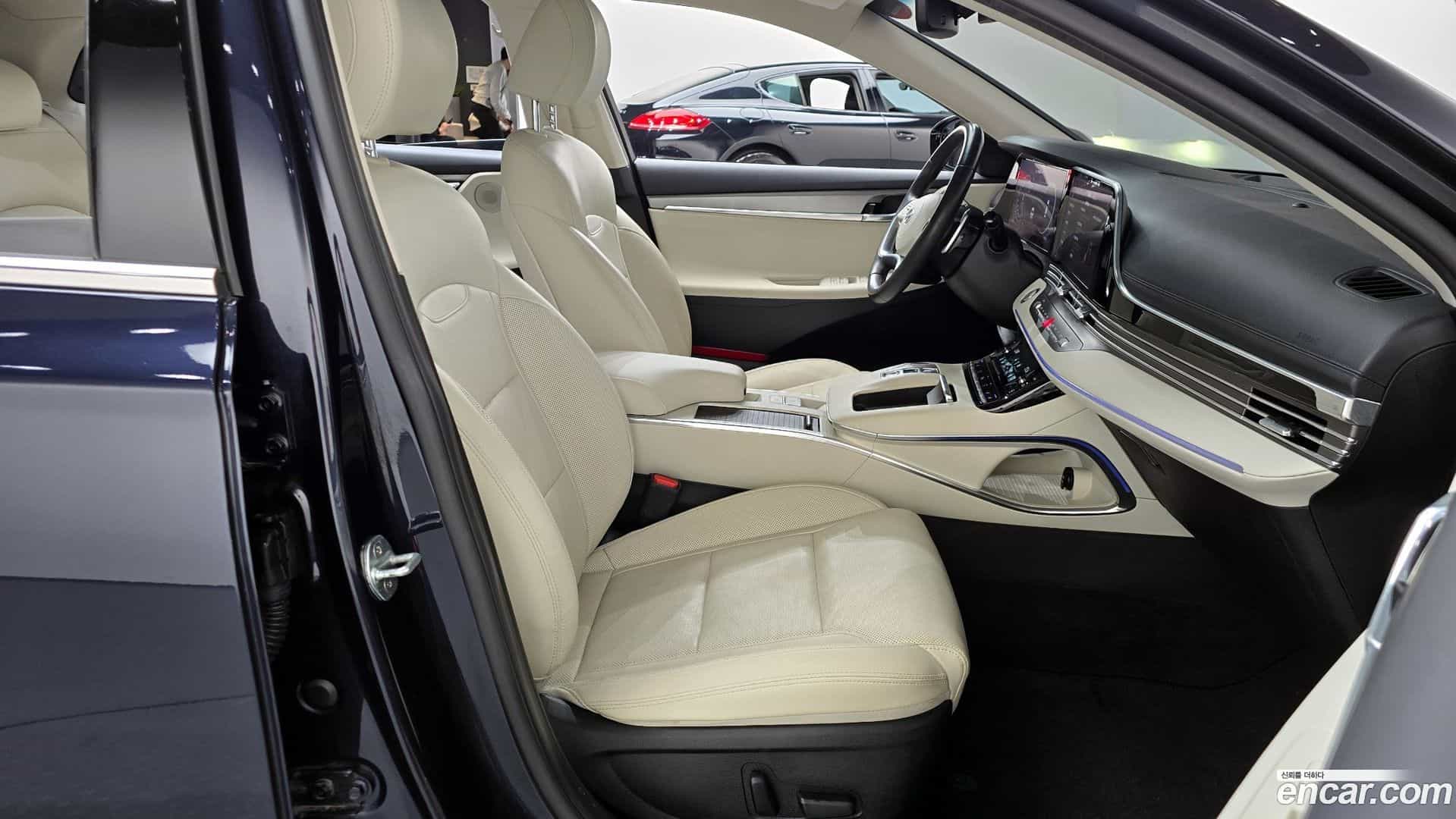 Grandeur Hyundai 2022.1-INNER-036