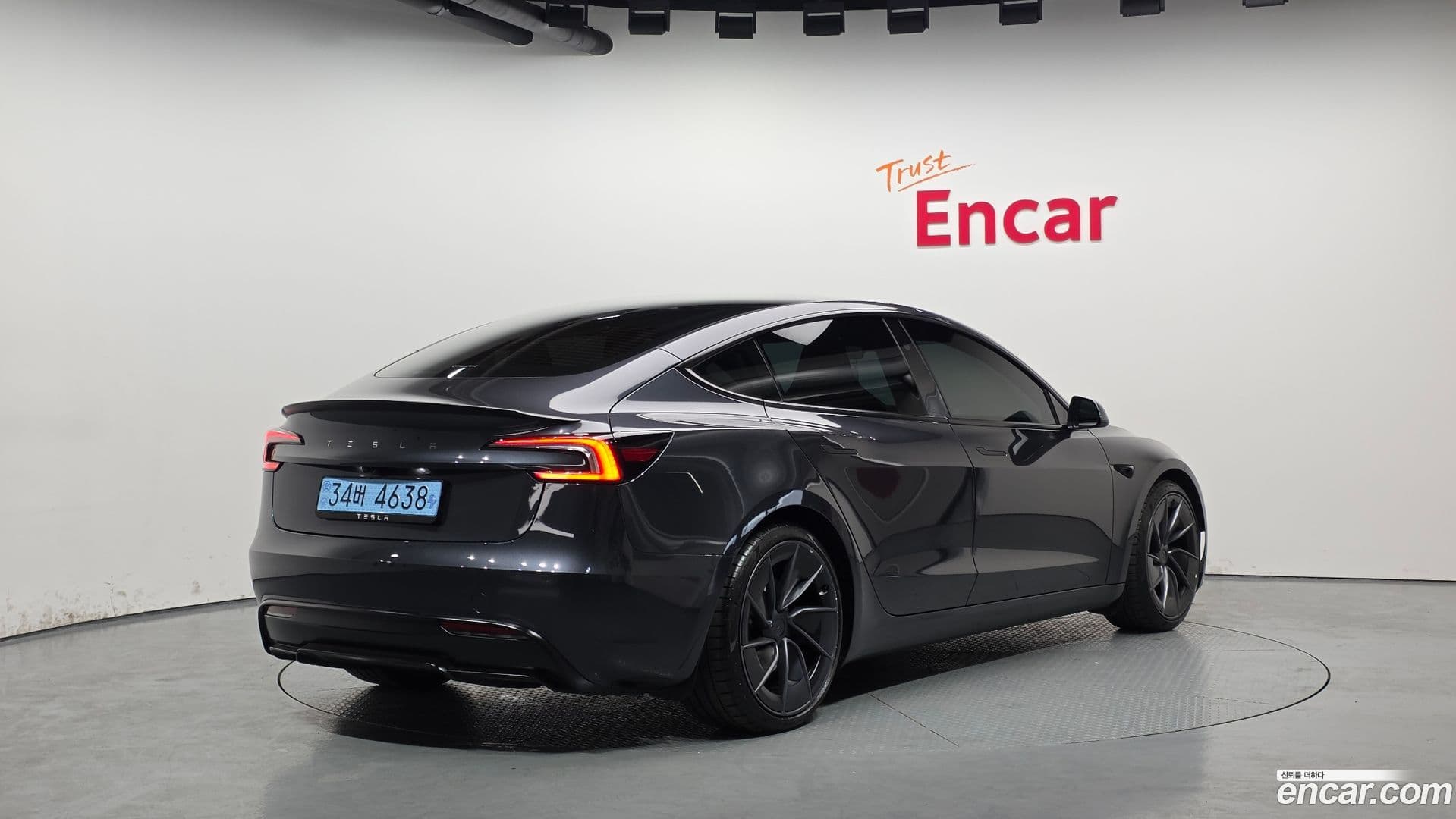 Main__Slider__Photo:Model 3 Tesla 2025.4-1
