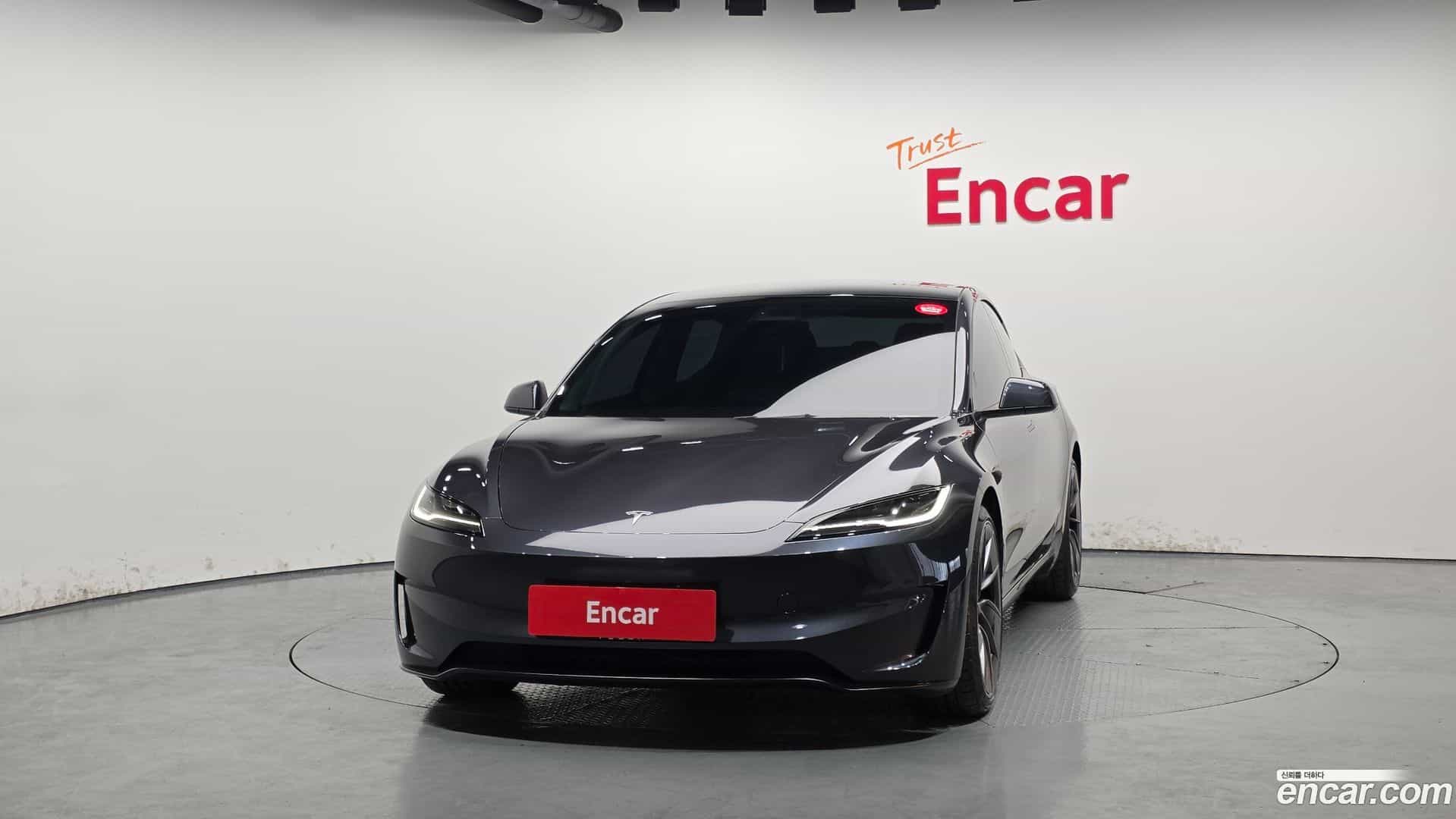 Model 3 Tesla 2025.4-OUTER-003