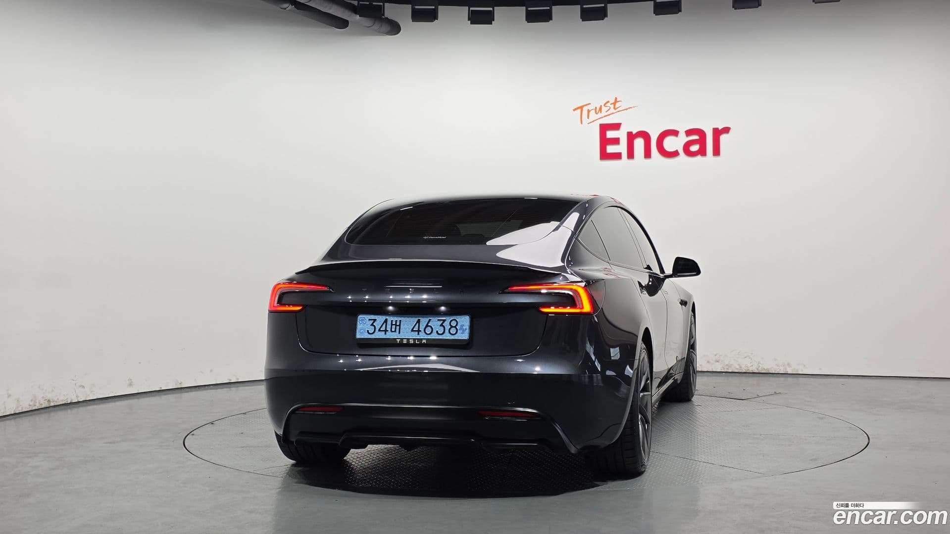 Main__Slider__Photo:Model 3 Tesla 2025.4-3
