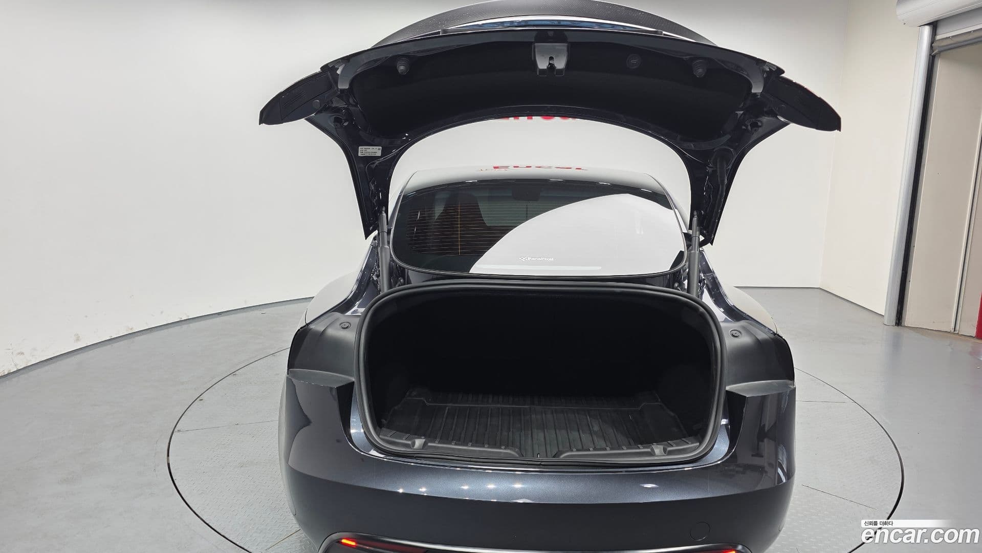 Main__Slider__Photo:Model 3 Tesla 2025.4-19