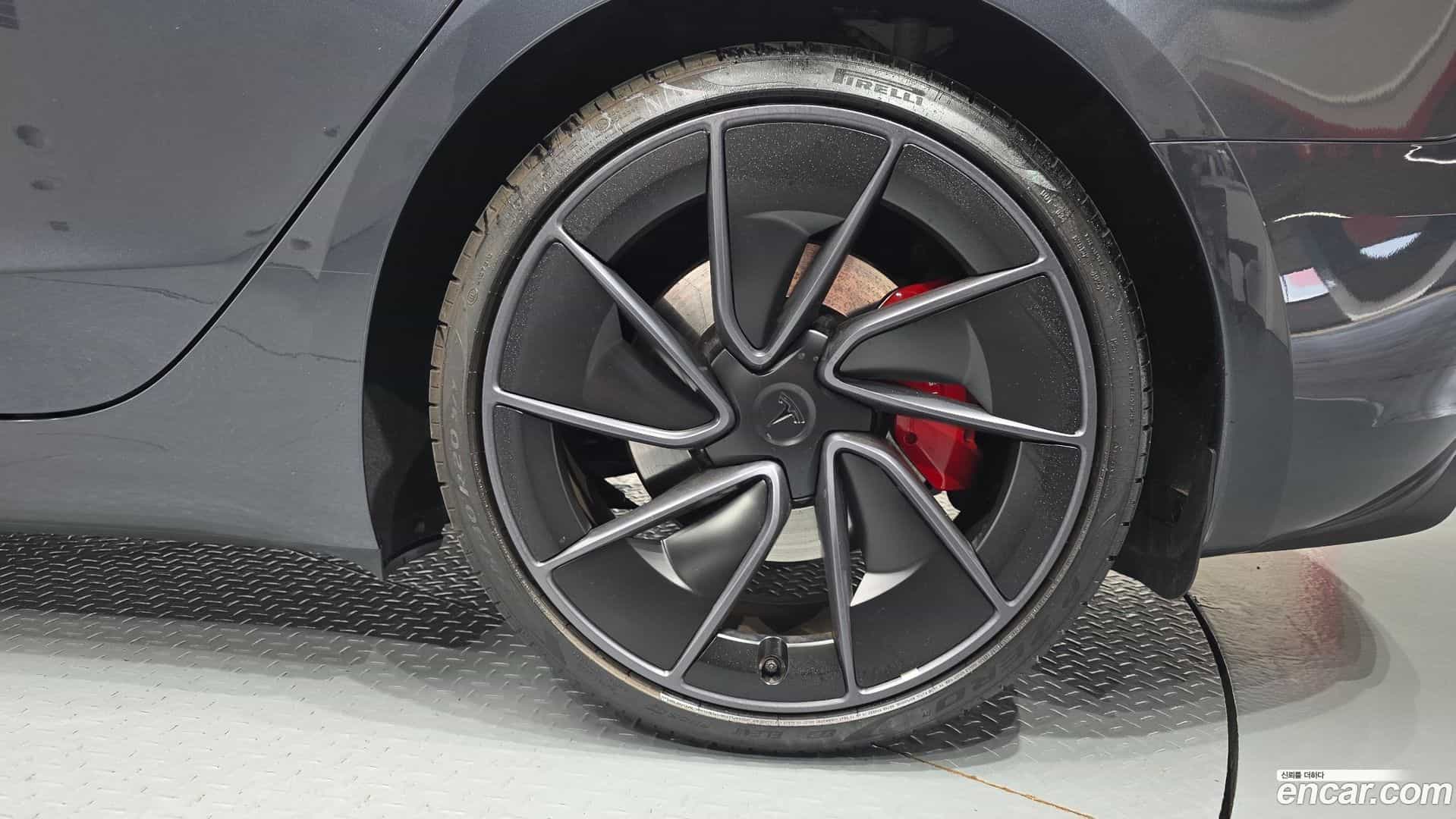 Model 3 Tesla 2025.4-OUTER-031
