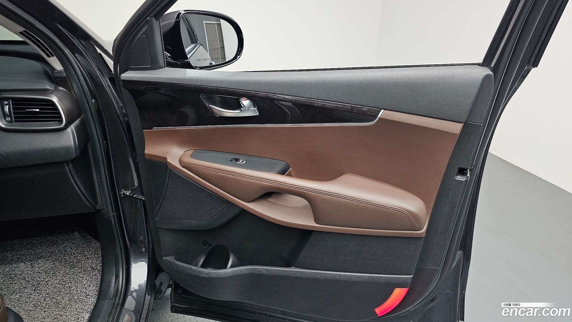 Main__Slider__Photo:Sorento Kia 2016.6-23