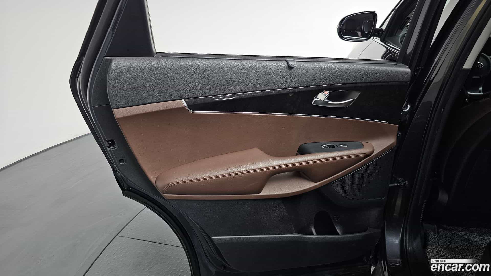 Sorento Kia 2016.6-INNER-035
