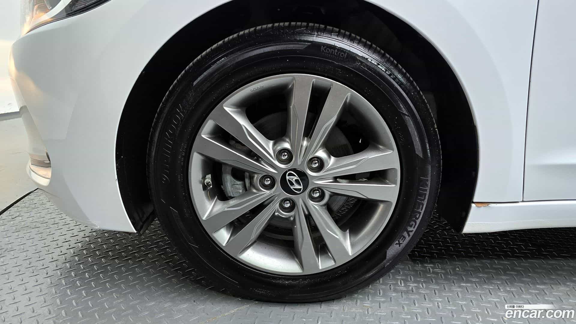 AVANTE Hyundai 2016.10-OUTER-005