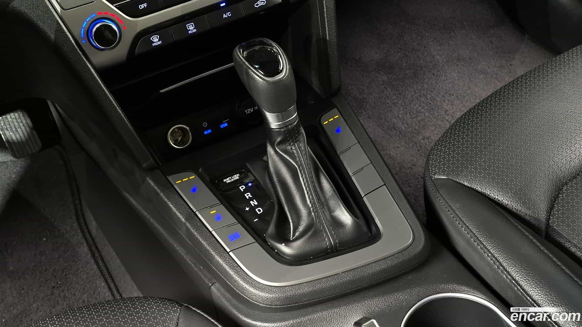 AVANTE Hyundai 2016.10-INNER-009