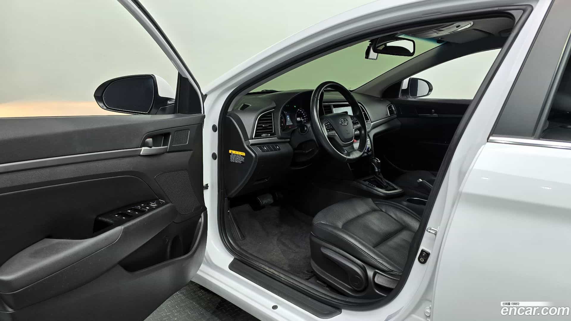 AVANTE Hyundai 2016.10-INNER-010