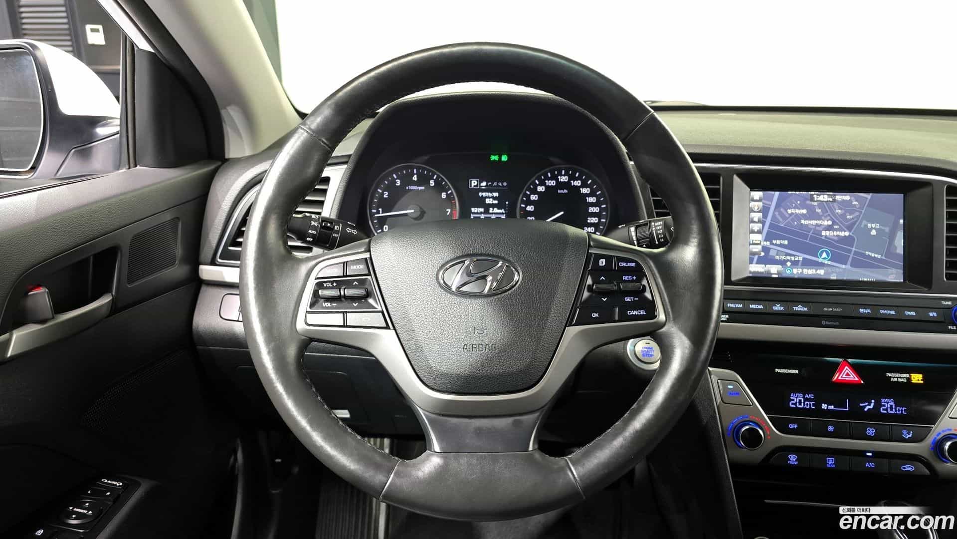 AVANTE Hyundai 2016.10-OPTION-017