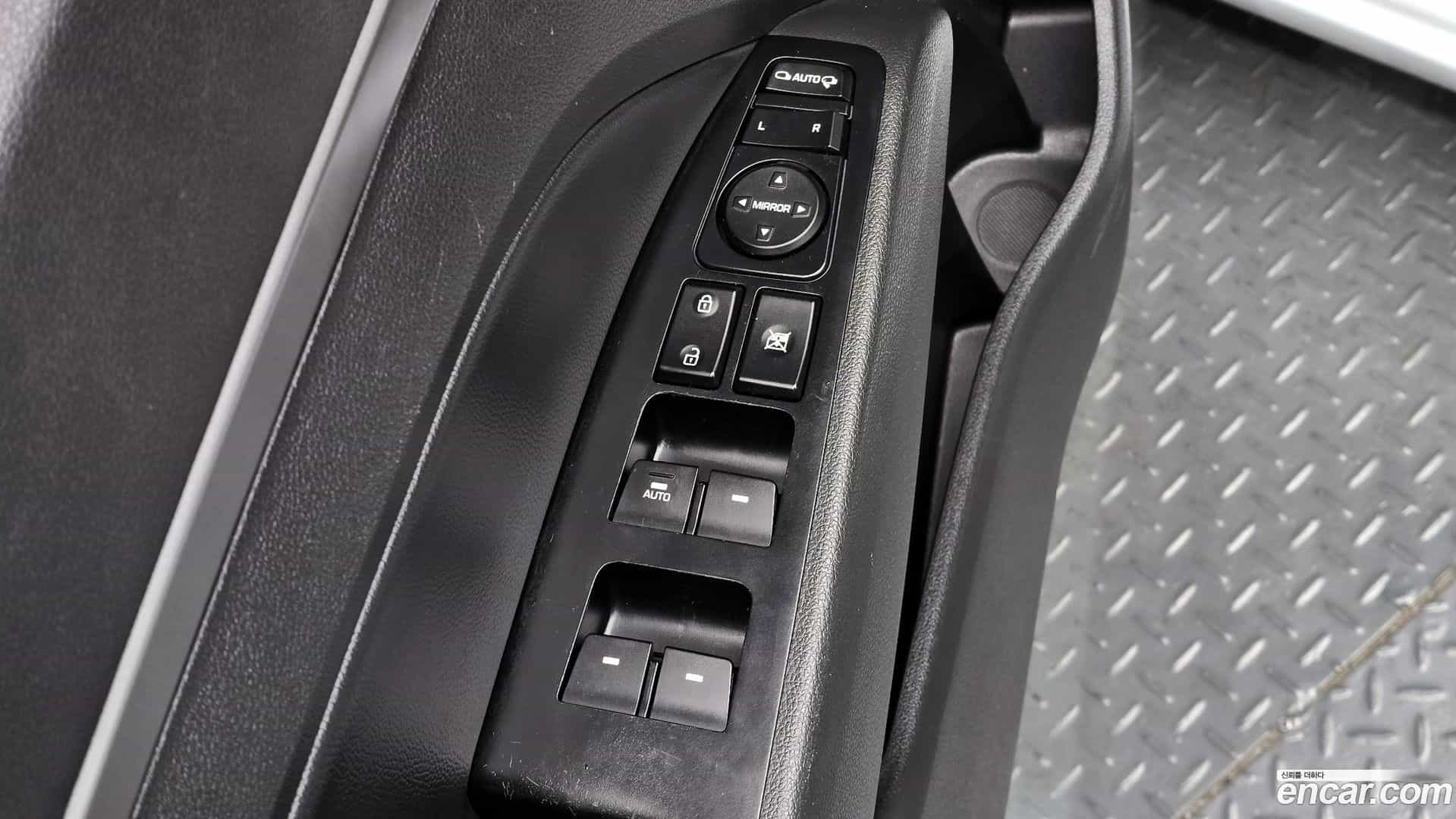AVANTE Hyundai 2016.10-OPTION-023