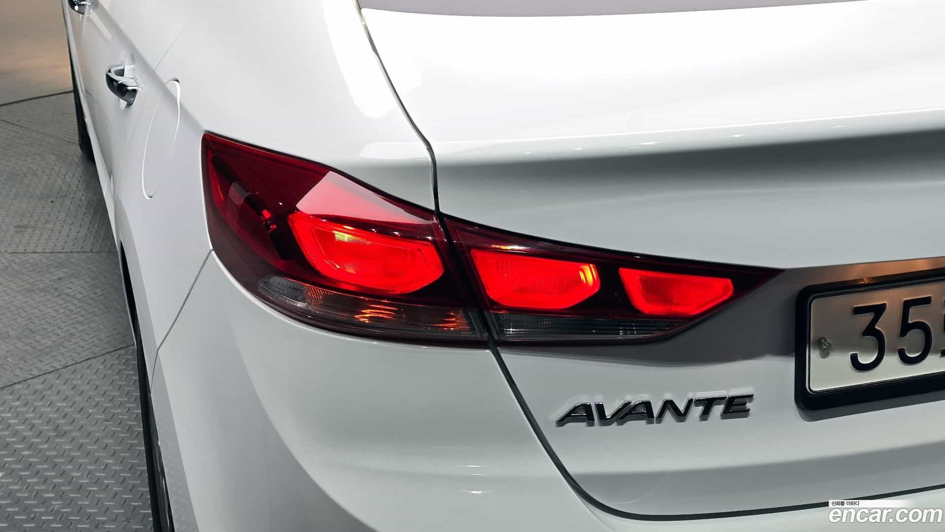 AVANTE Hyundai 2016.10-OUTER-033