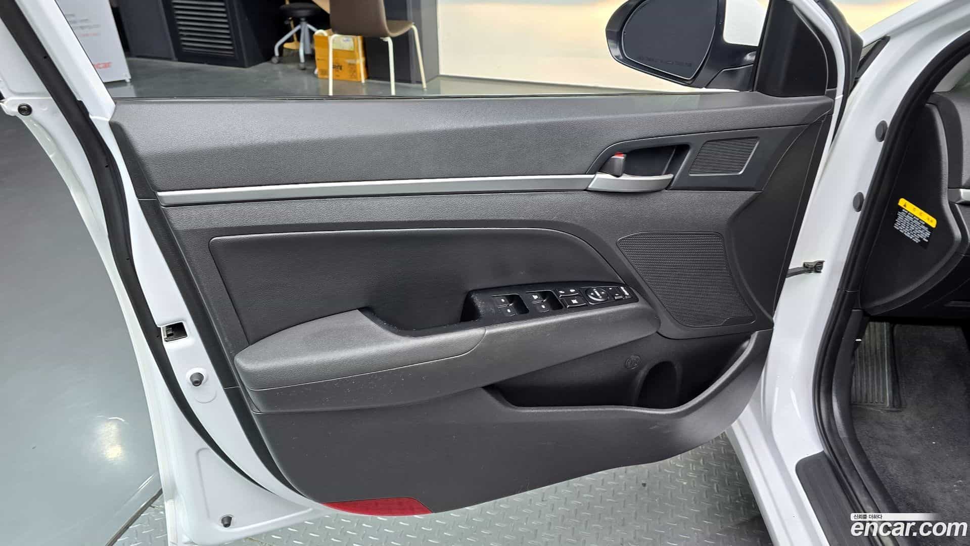 AVANTE Hyundai 2016.10-INNER-034