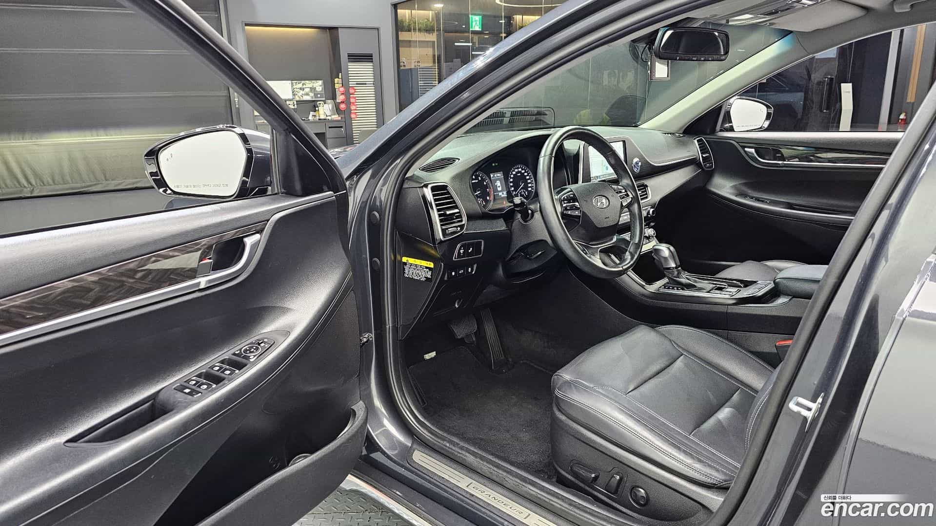 Grandeur Hyundai 2018.0-INNER-010