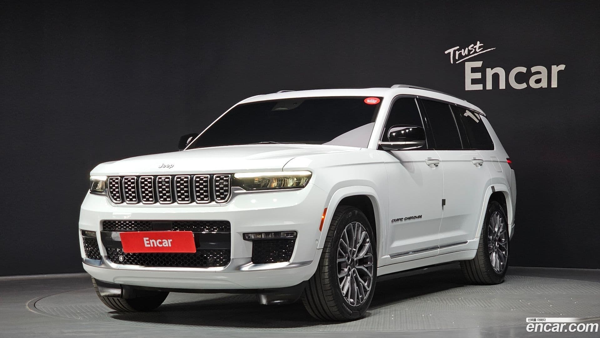 Main__Slider__Photo:Cherokee Jeep 2023.6-0