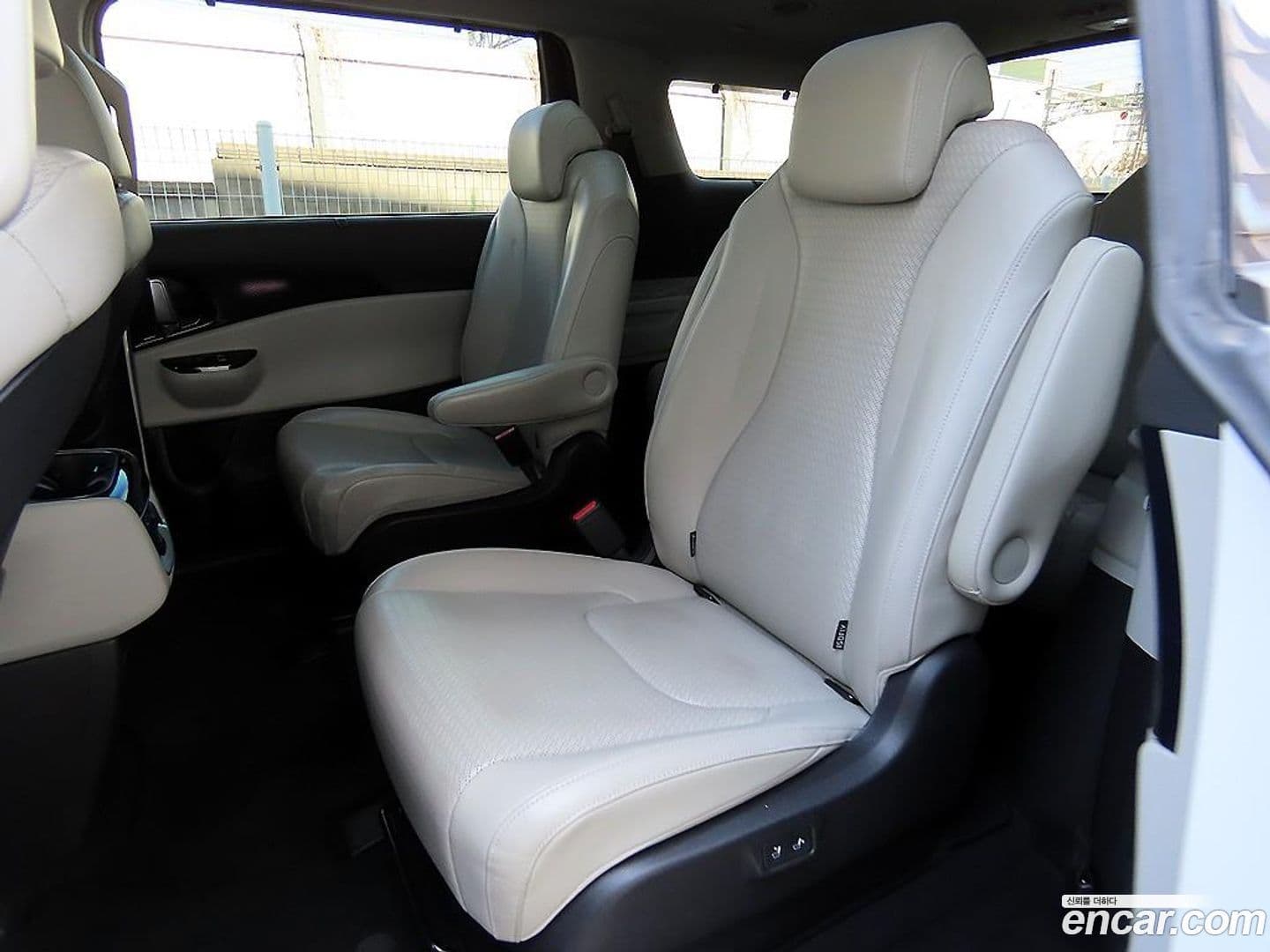 Main__Slider__Photo:Canival Kia 2020.10-5