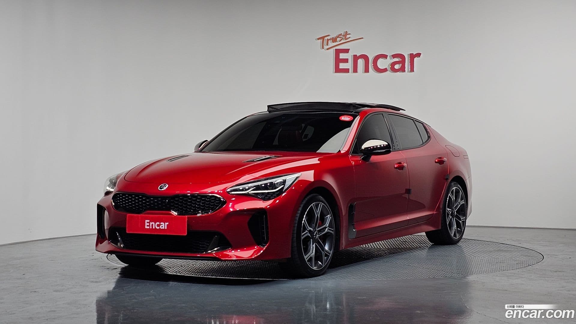 Main__Slider__Photo:Stinger Kia 2018.6-0