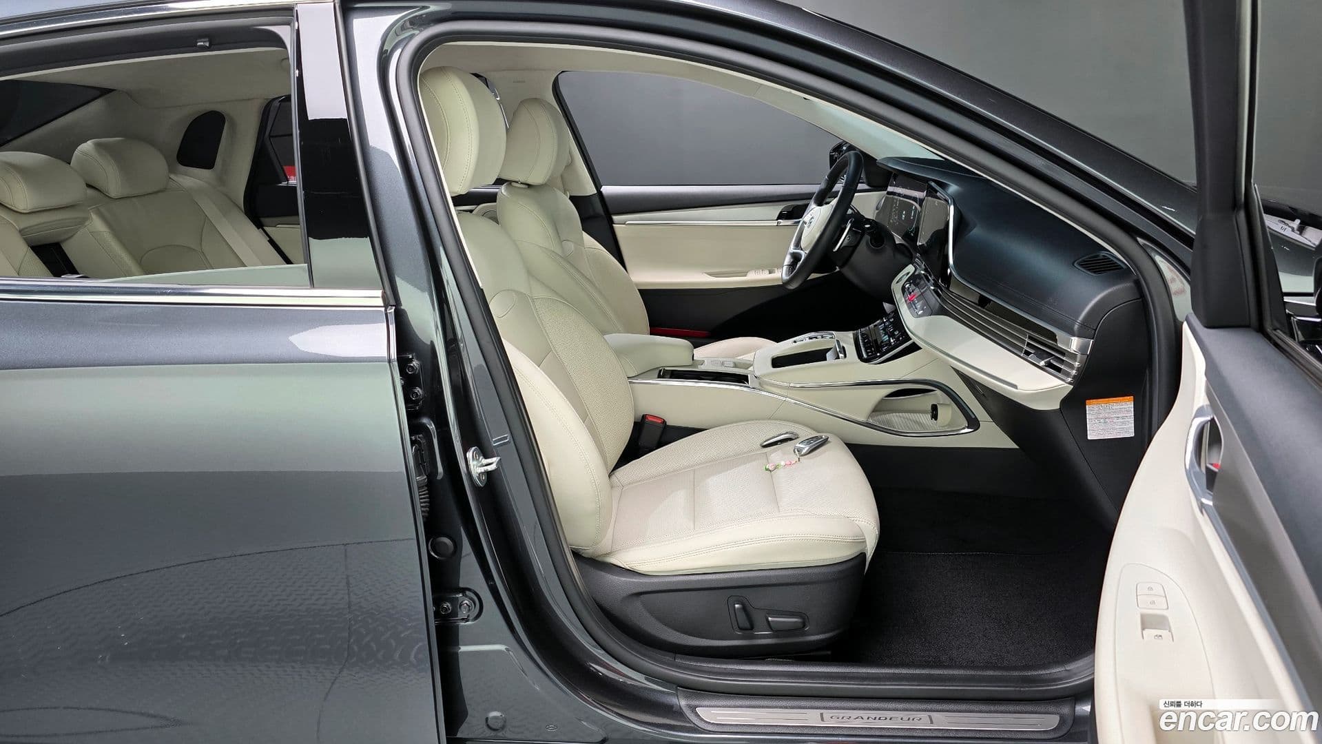 Main__Slider__Photo:Grandeur Hyundai 2022.6-25