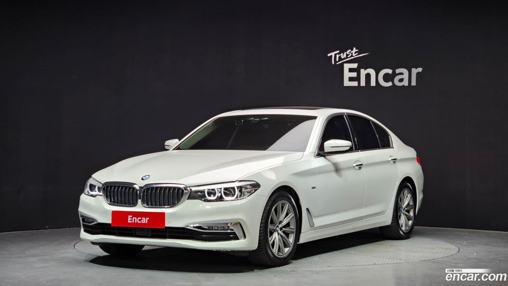 Main__Slider__Photo:5-Series BMW 2018.9-0