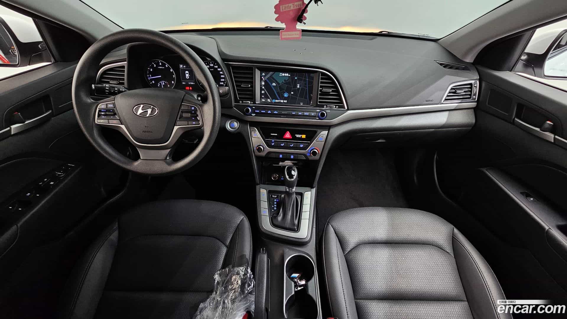 AVANTE Hyundai 2018.4-INNER-007