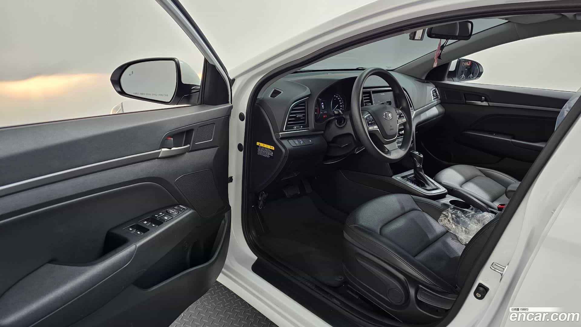 AVANTE Hyundai 2018.4-INNER-010