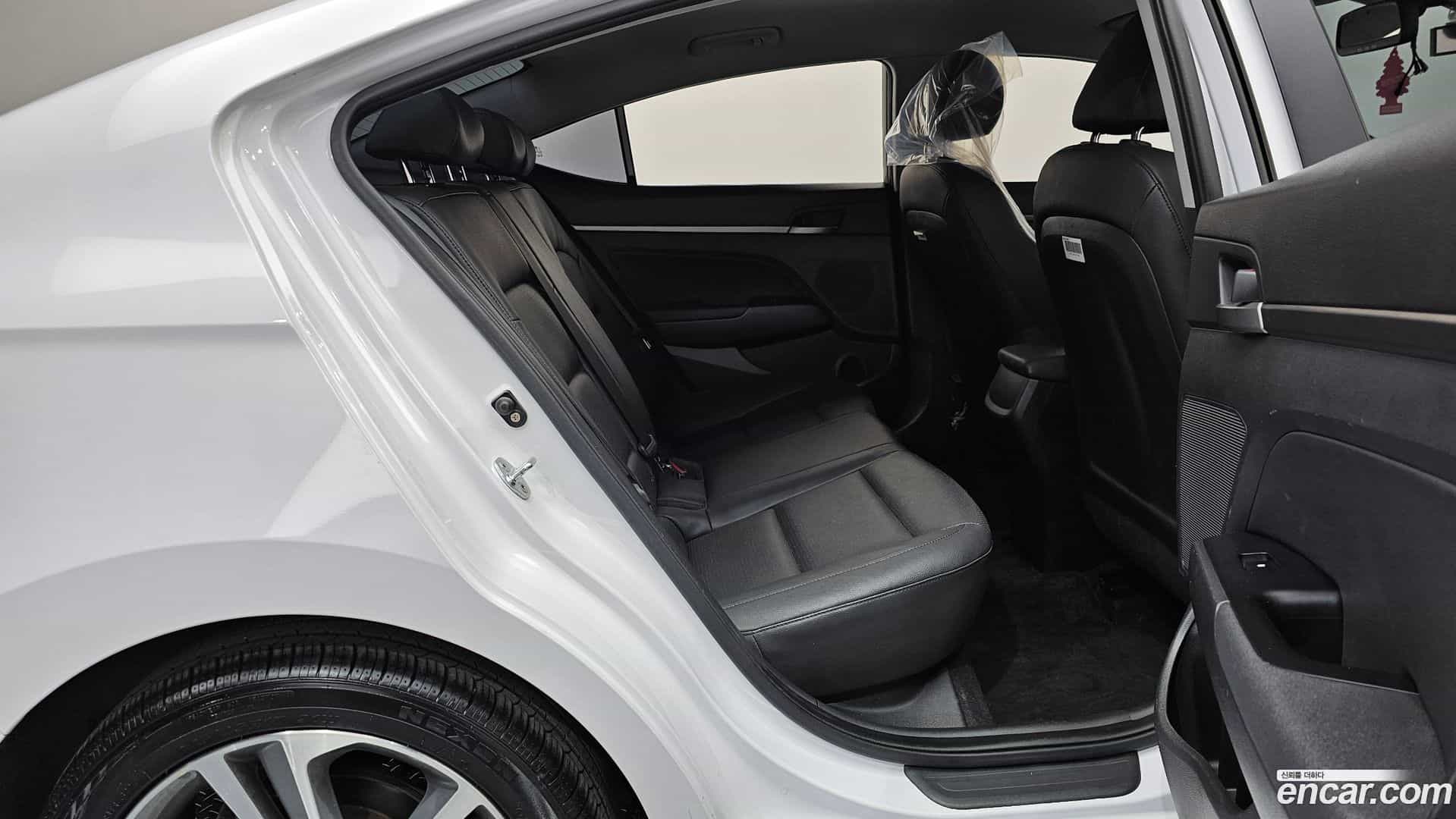 AVANTE Hyundai 2018.4-OPTION-015