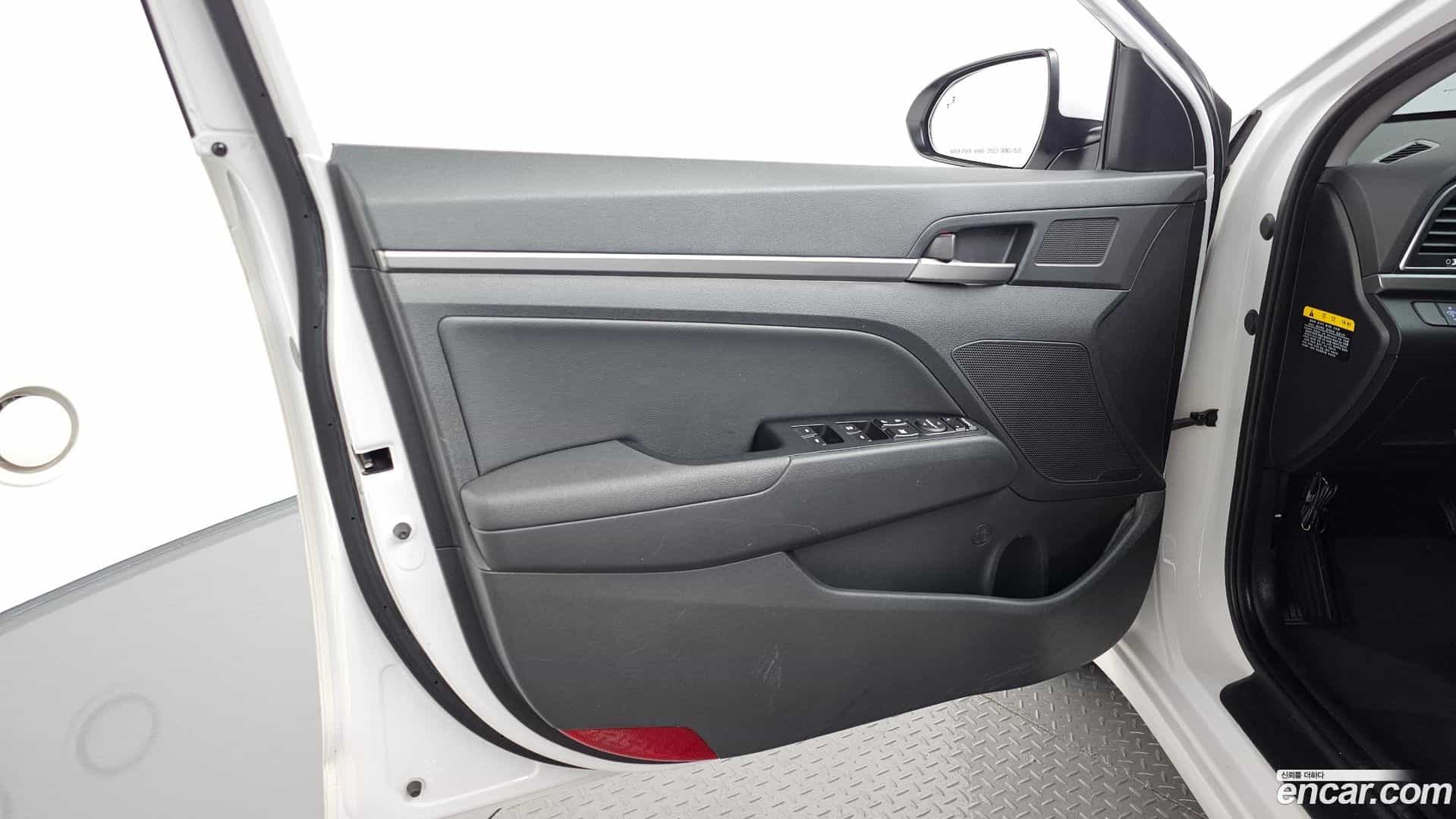 AVANTE Hyundai 2018.4-INNER-034