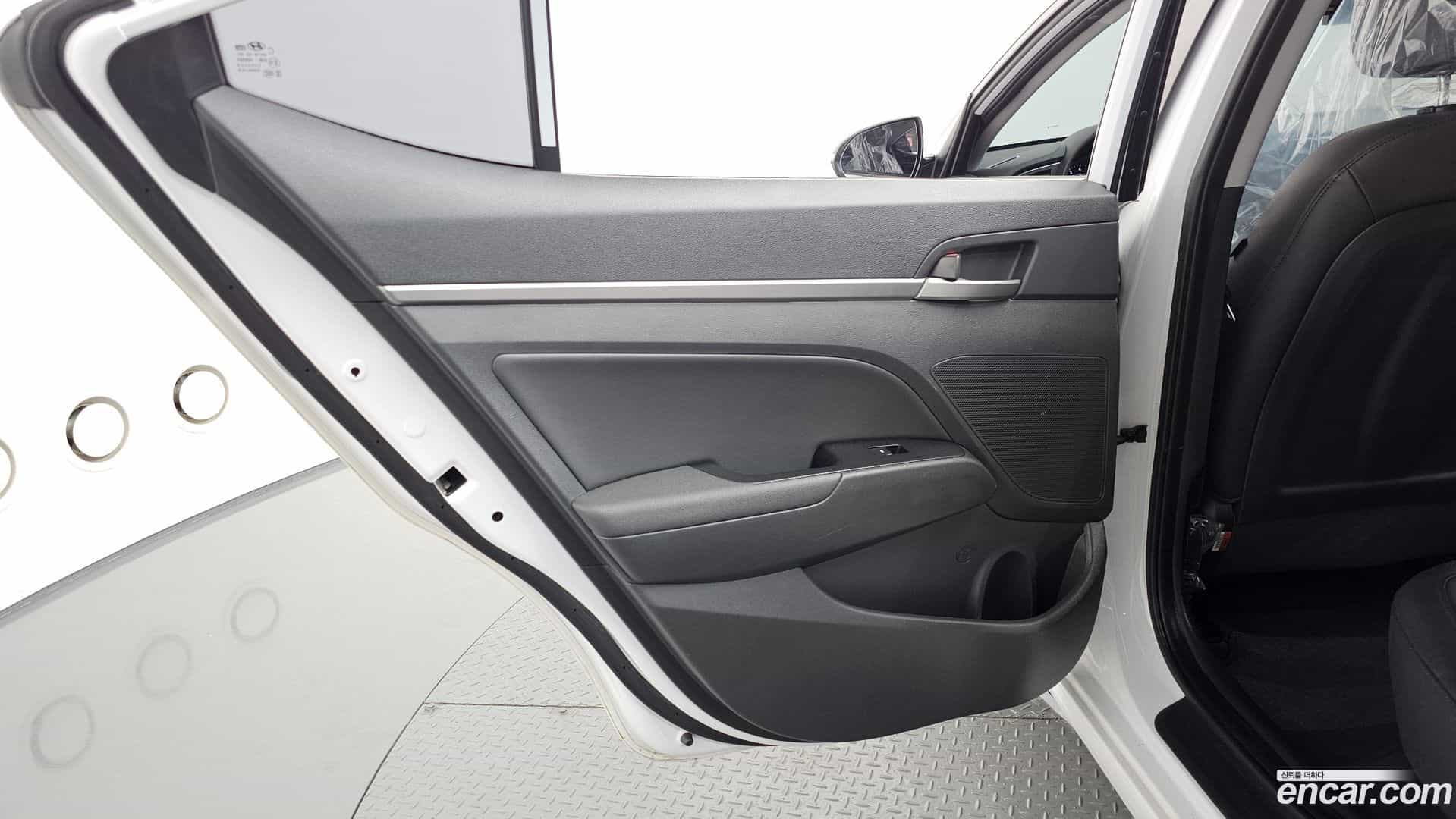 AVANTE Hyundai 2018.4-INNER-035
