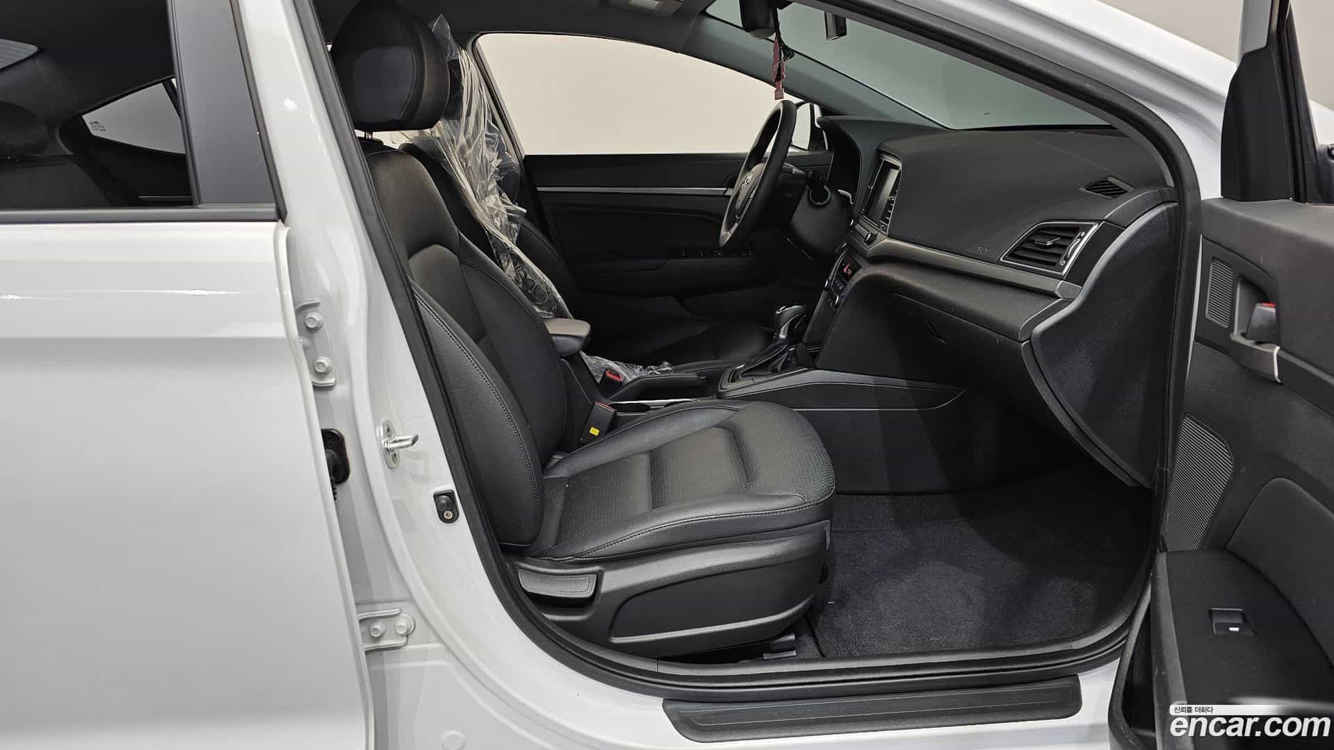 AVANTE Hyundai 2018.4-INNER-036