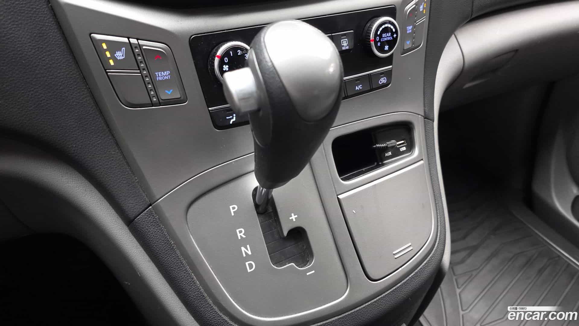 Starex Hyundai 2017.5-INNER-009