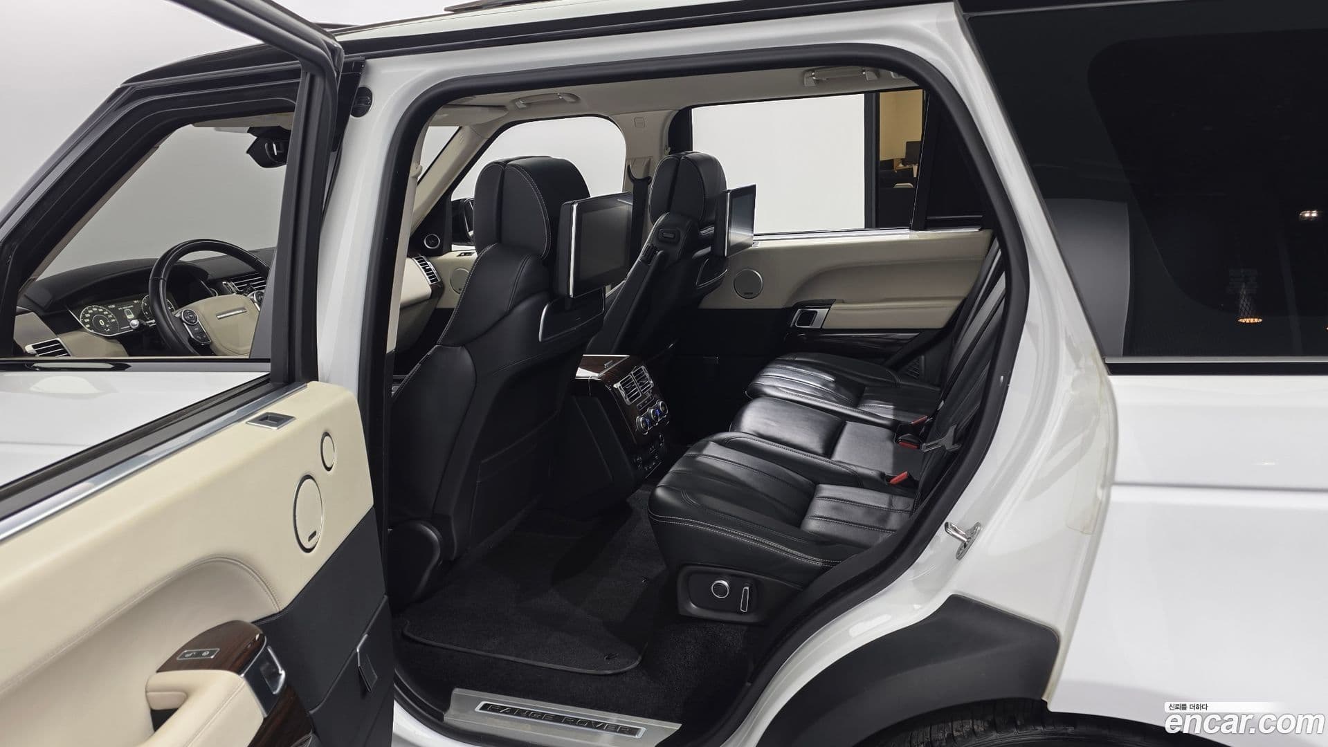 Main__Slider__Photo:Range Rover Land Rover 2017.11-10