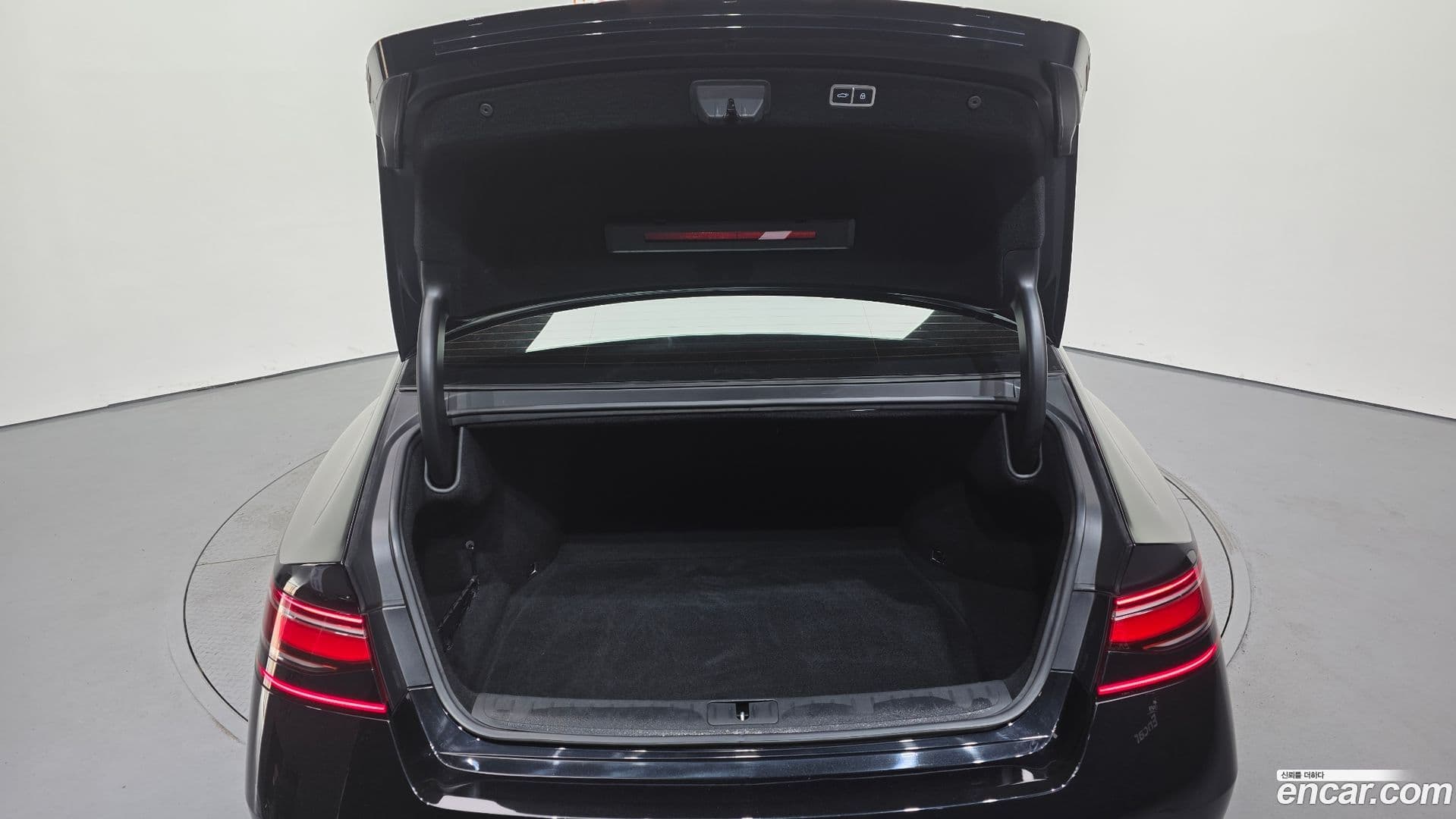 Main__Slider__Photo:G90 Genesis 2022.5-31