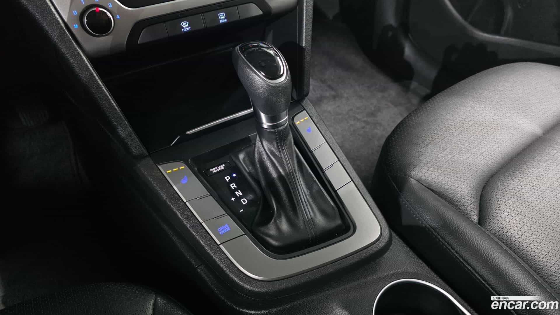 AVANTE Hyundai 2018.3-INNER-009