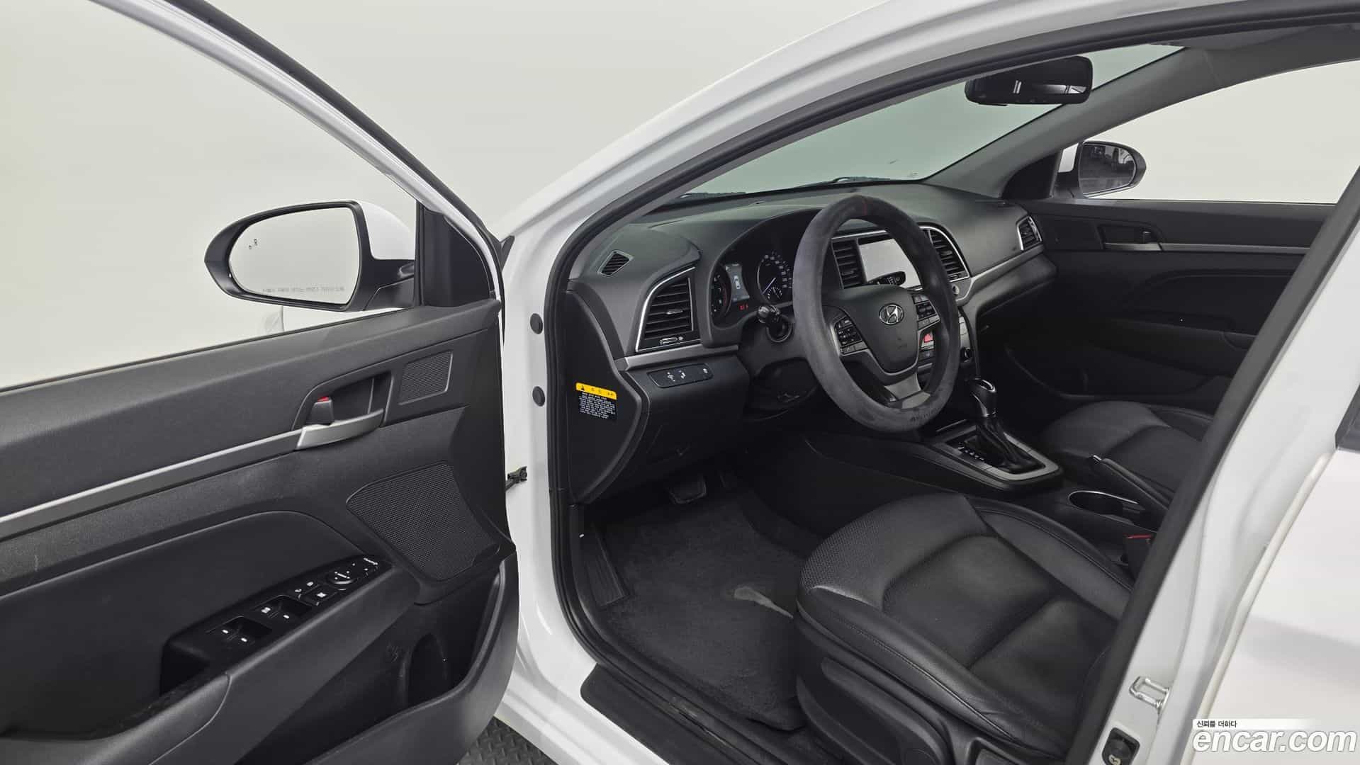 AVANTE Hyundai 2018.3-INNER-010