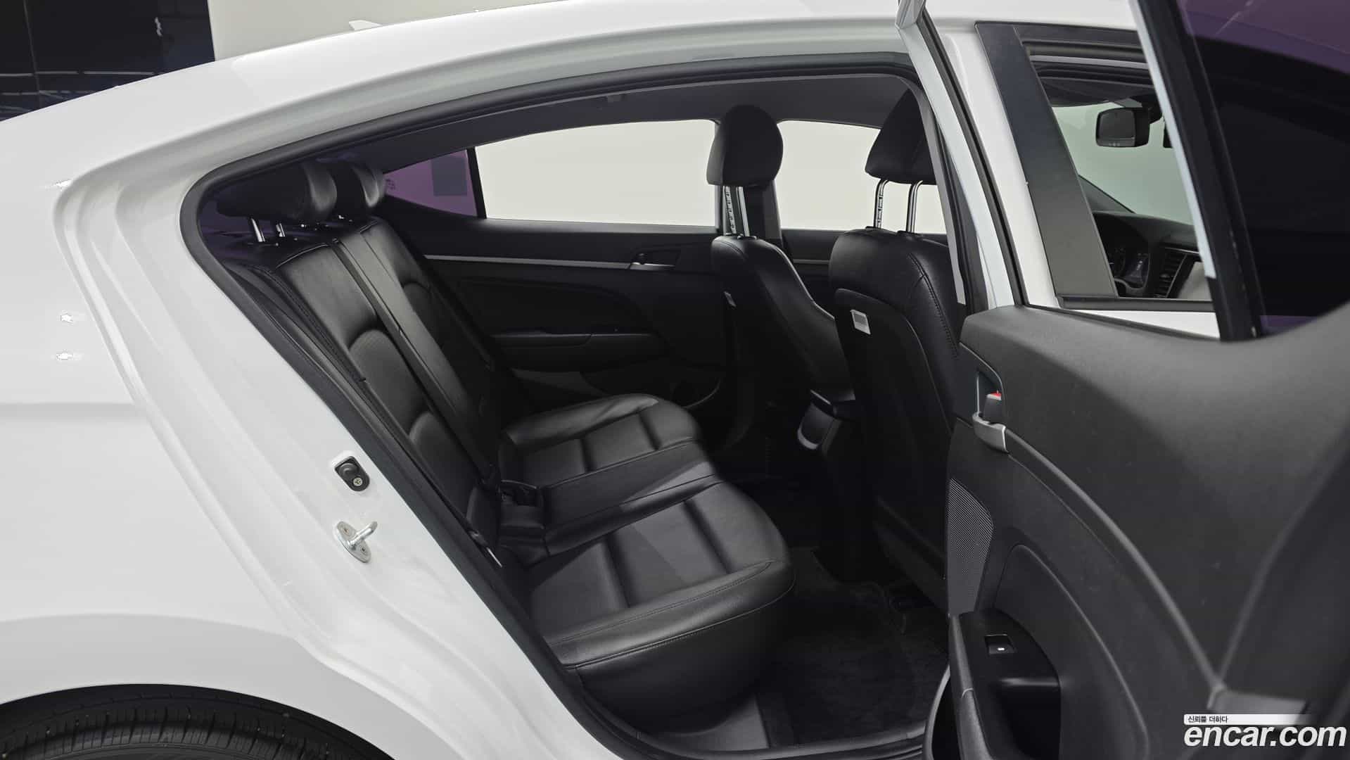 AVANTE Hyundai 2018.3-OPTION-015