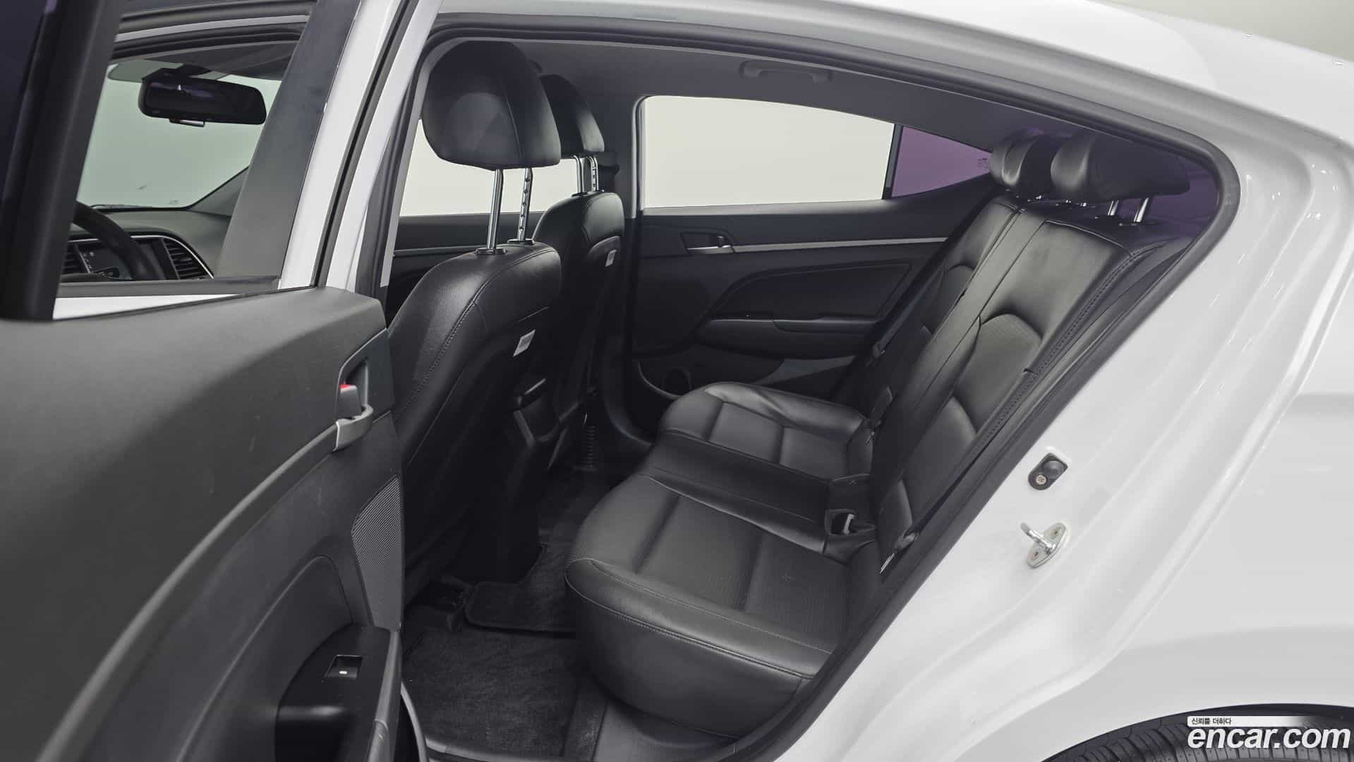 AVANTE Hyundai 2018.3-OPTION-016