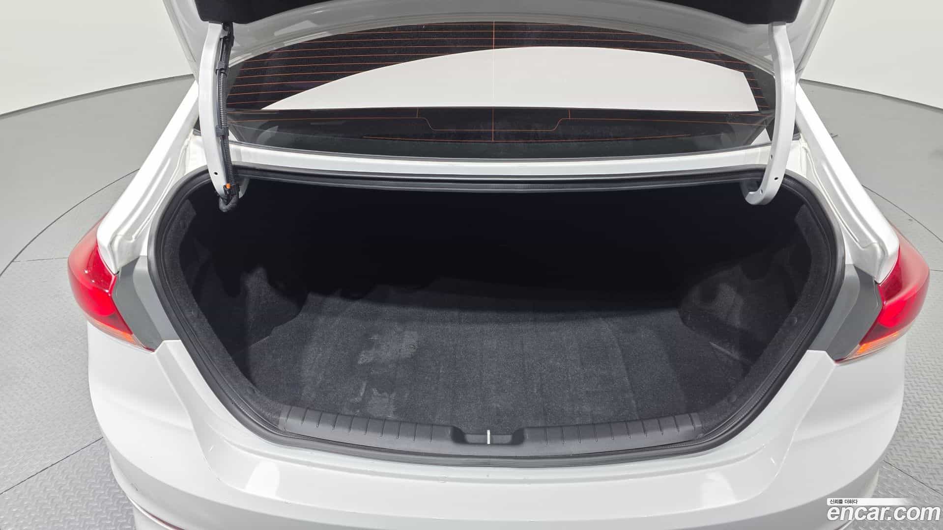 AVANTE Hyundai 2018.3-OPTION-021