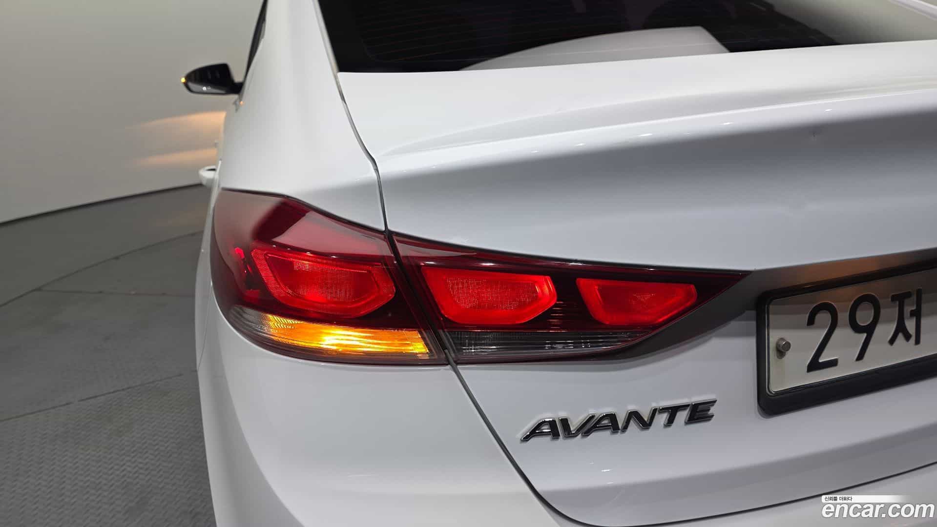 AVANTE Hyundai 2018.3-OUTER-033