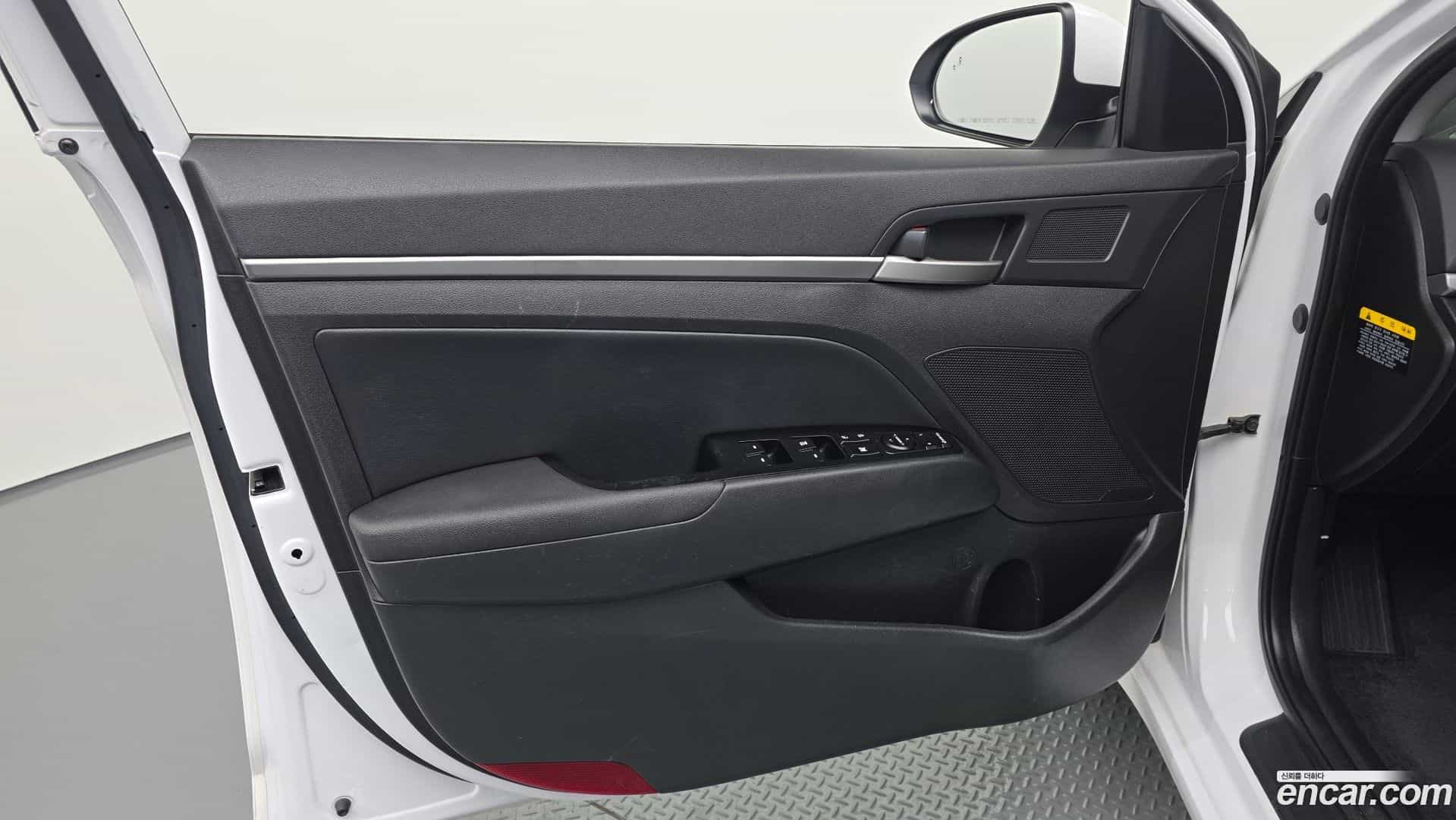 AVANTE Hyundai 2018.3-INNER-034