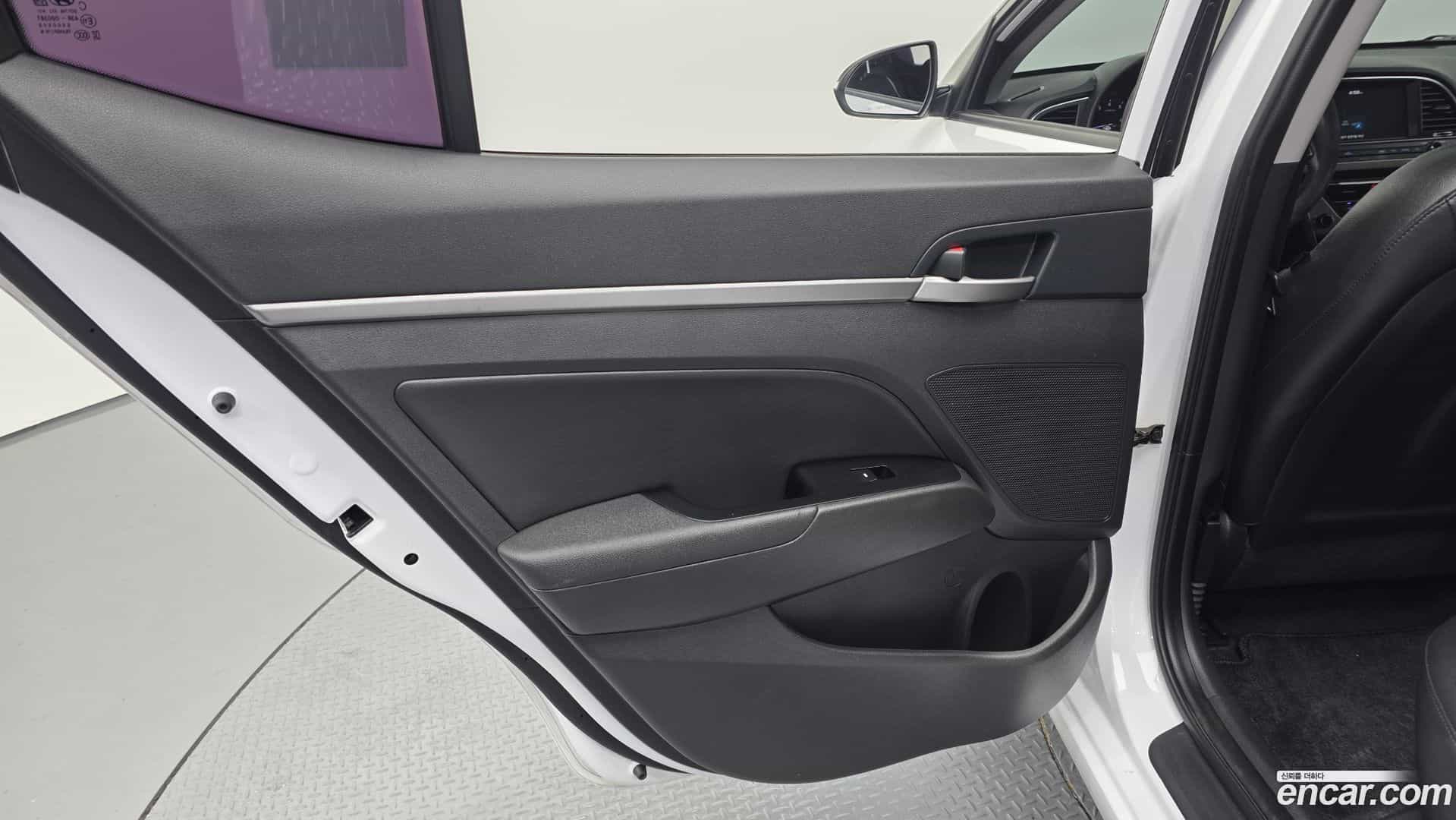 AVANTE Hyundai 2018.3-INNER-035