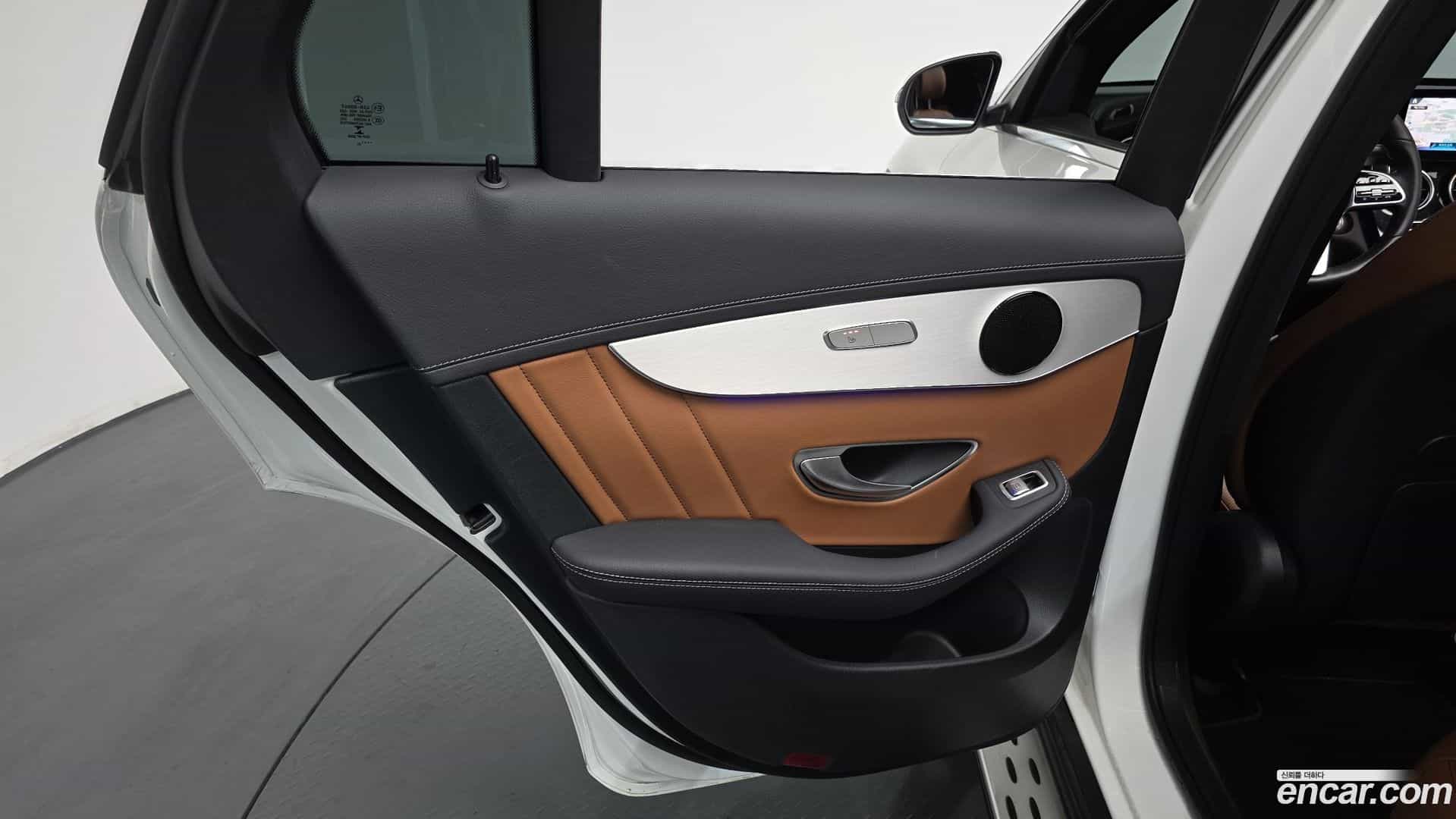GLC-Class Mercedes-Benz 2022.5-INNER-035