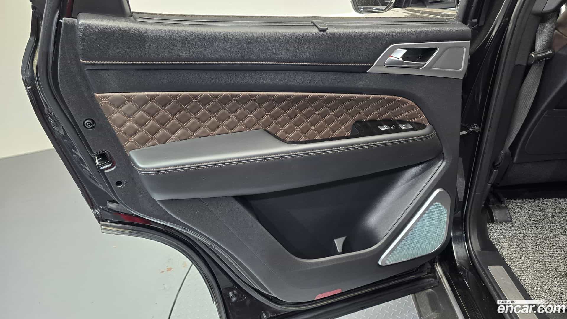 Rexton KG Mobility 2023.4-INNER-035