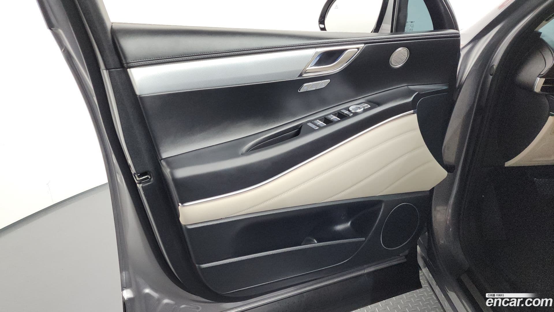 Main__Slider__Photo:GV80 Genesis 2023.6-23