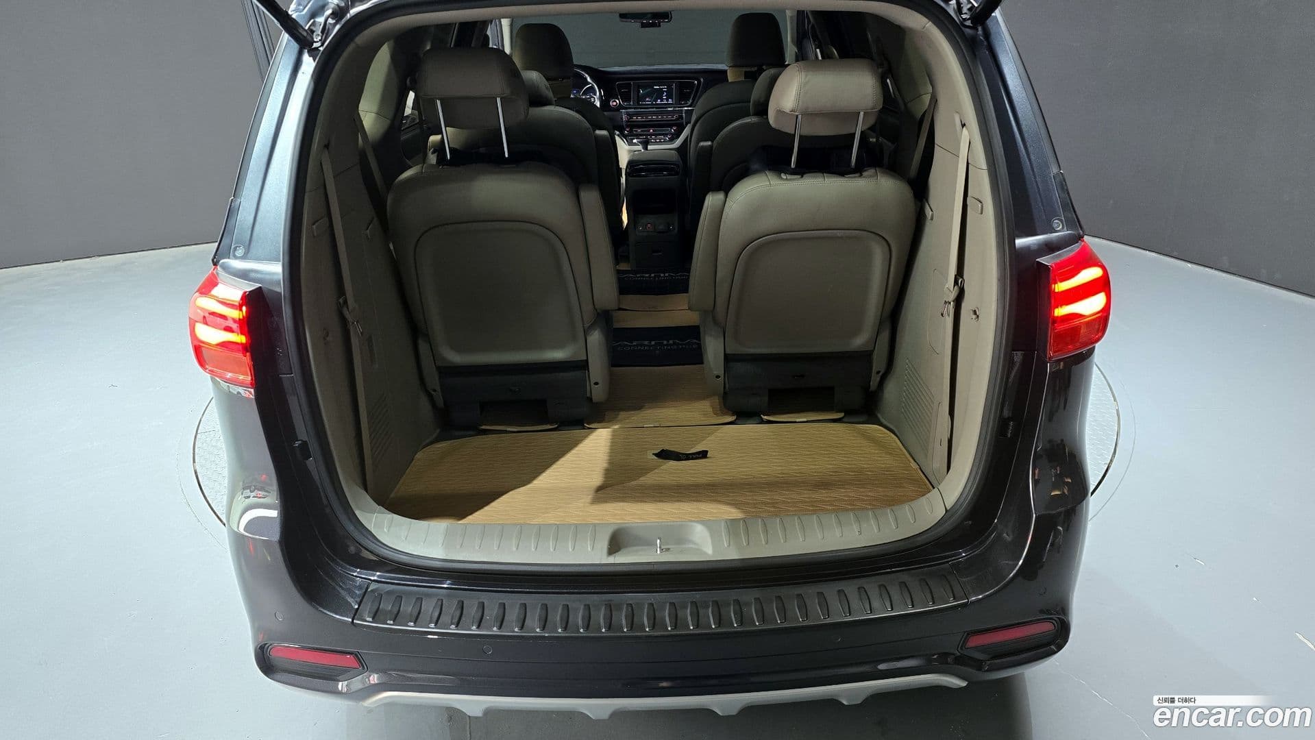 Main__Slider__Photo:Canival Kia 2018.8-30