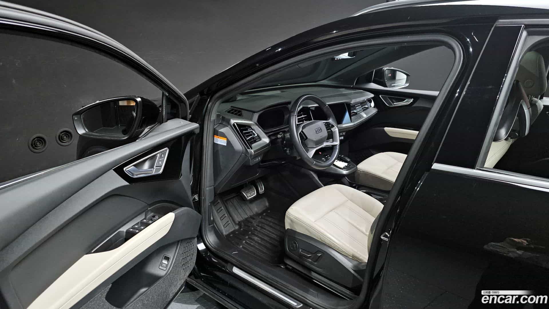 Q4 e-tron Audi 2022.9-INNER-010