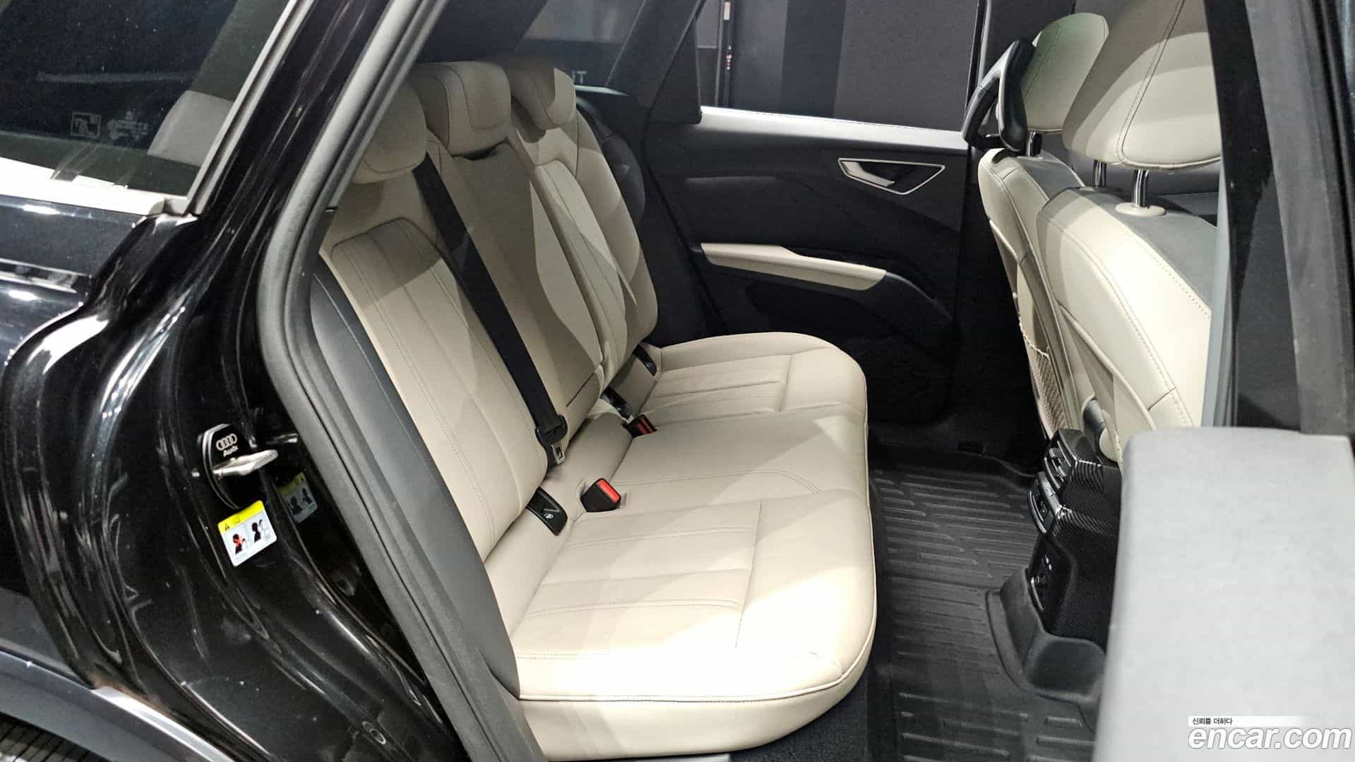 Q4 e-tron Audi 2022.9-OPTION-015