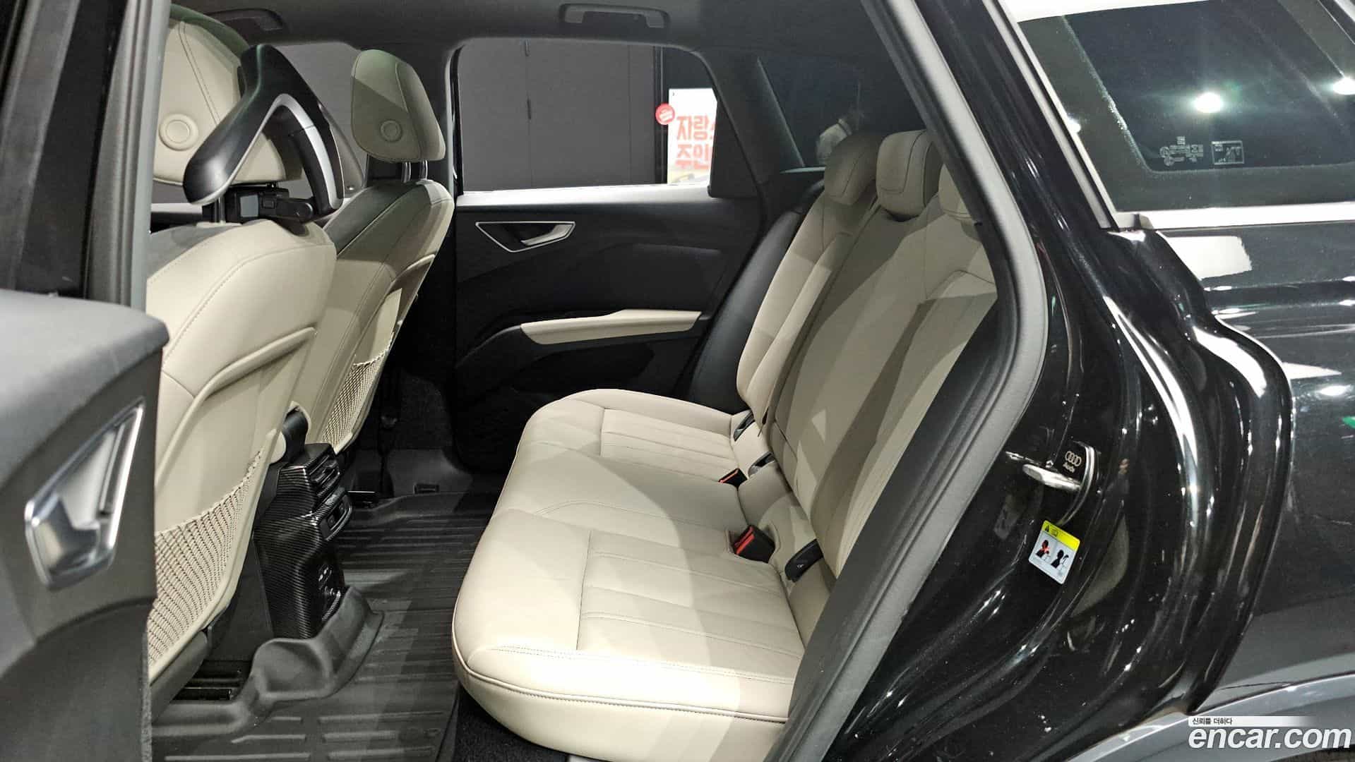 Q4 e-tron Audi 2022.9-OPTION-016