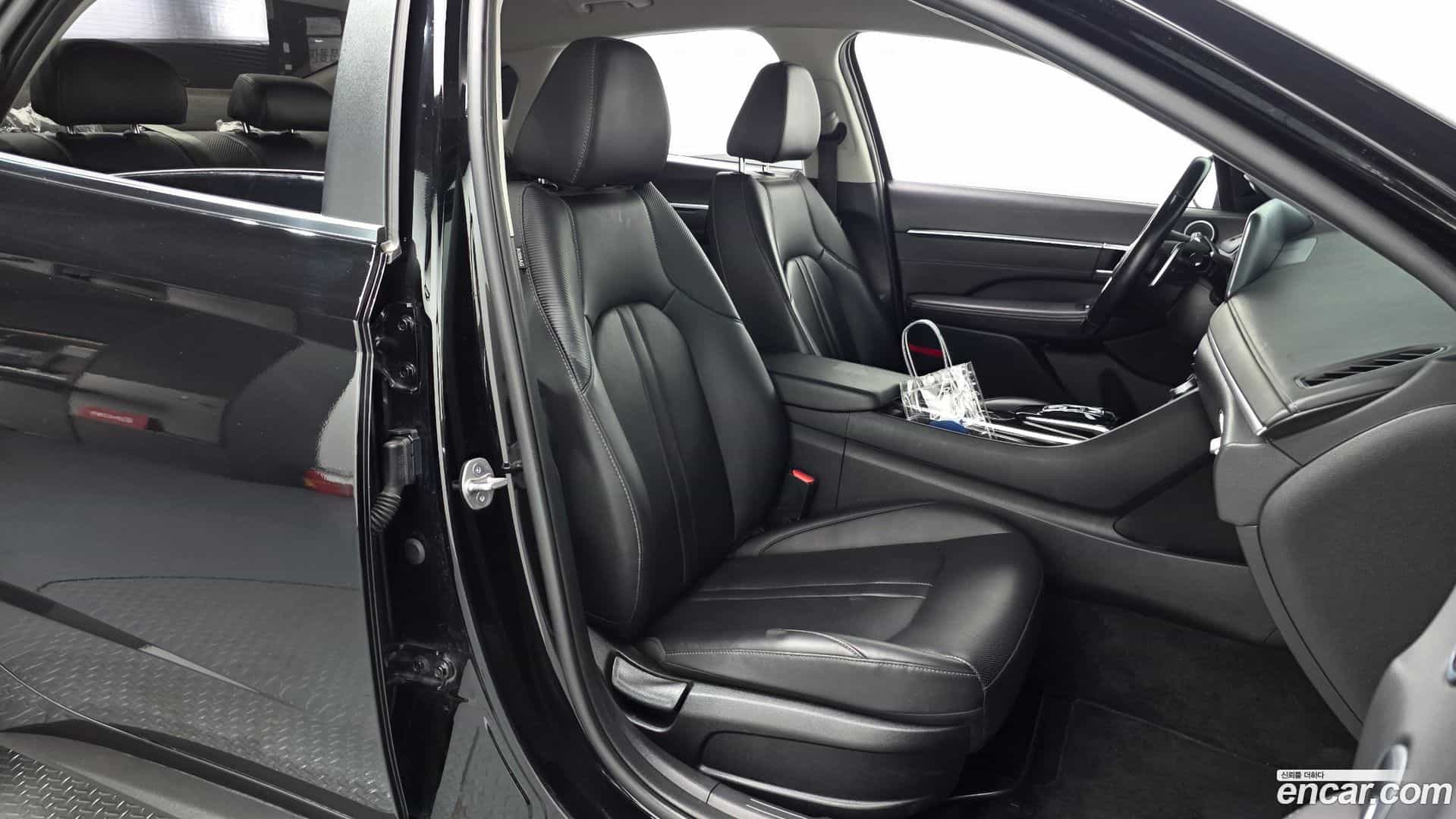 Sonata Hyundai 2023.1-INNER-036