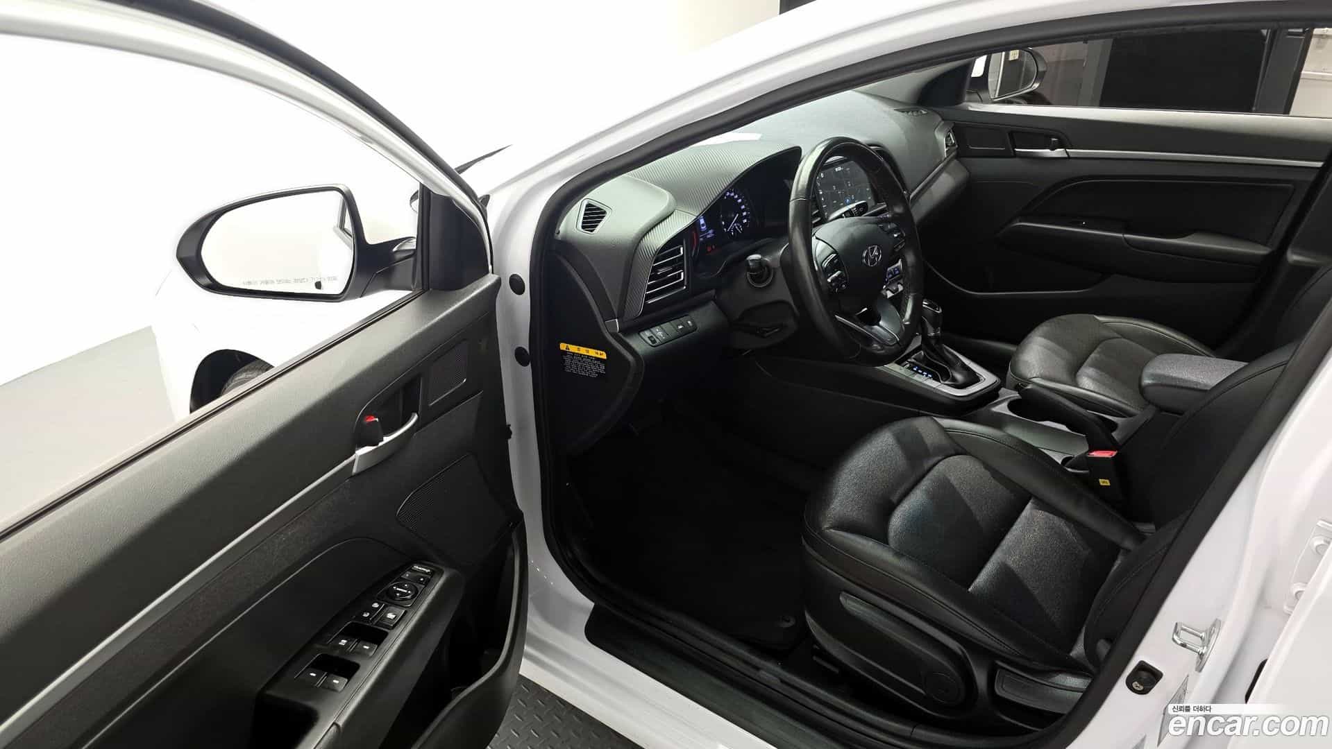 AVANTE Hyundai 2019.5-INNER-010
