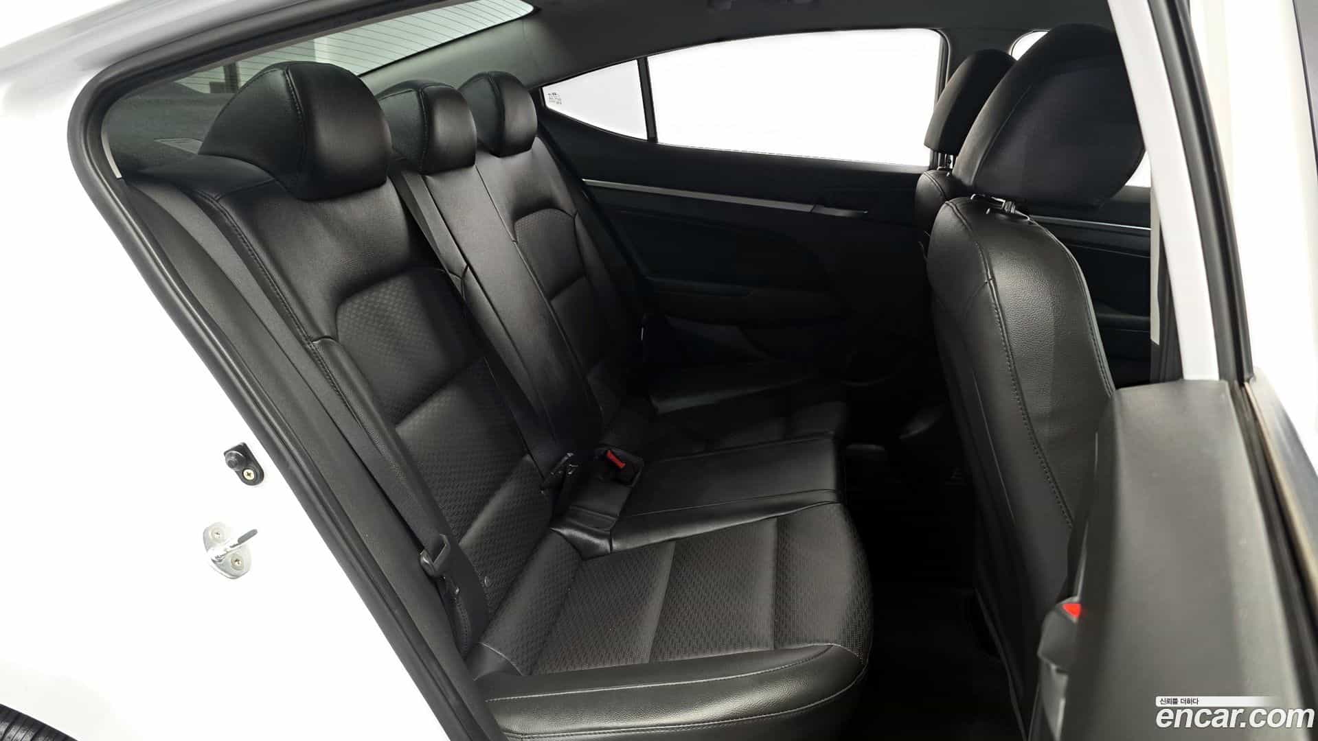 AVANTE Hyundai 2019.5-OPTION-015