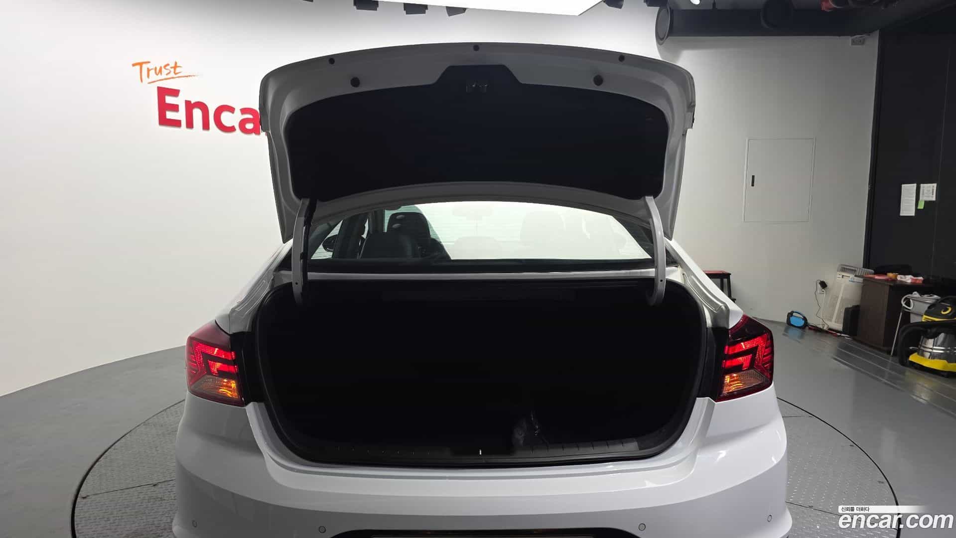 AVANTE Hyundai 2019.5-OPTION-024